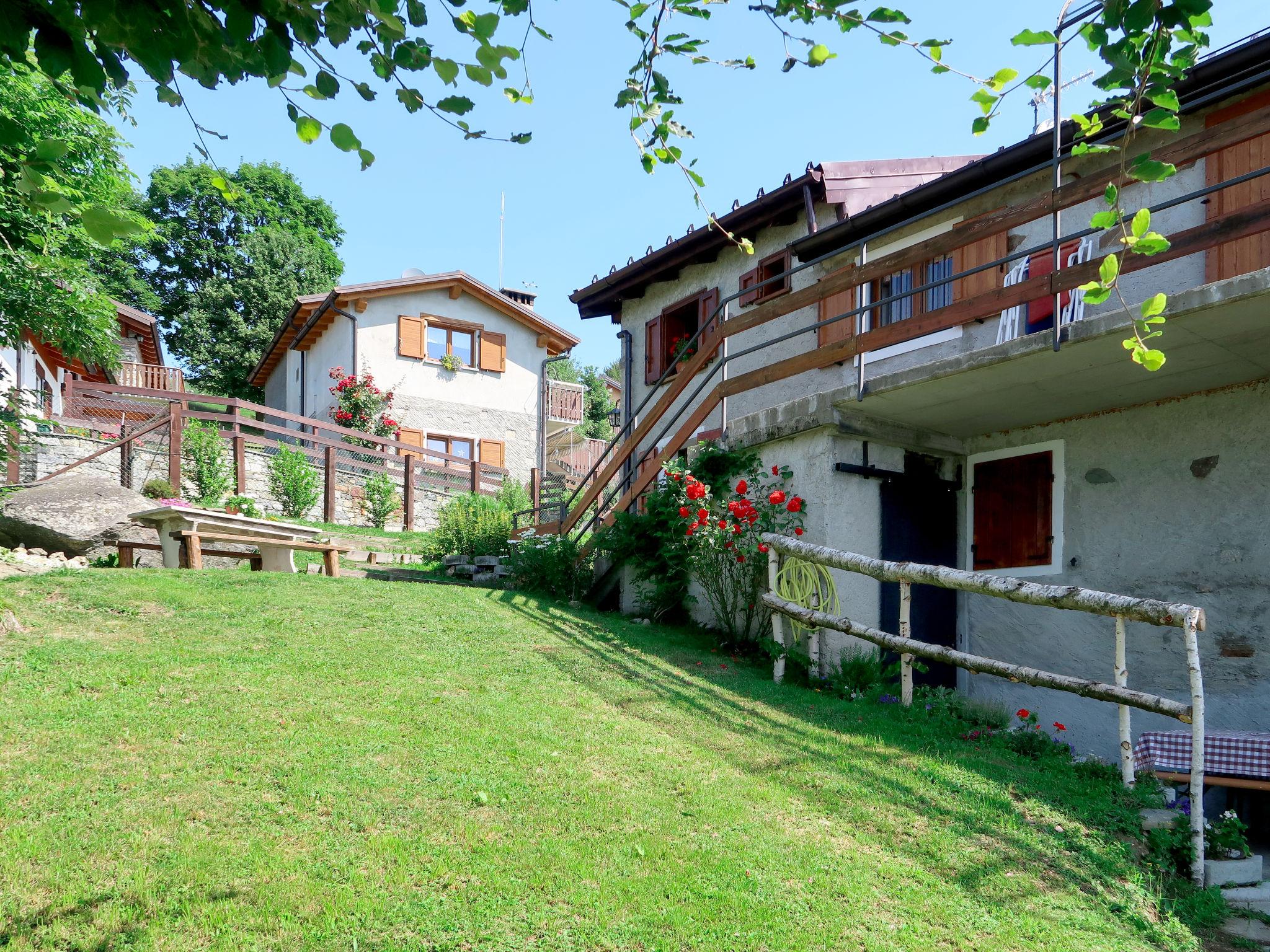 Photo 29 - Appartement de 3 chambres à Peglio avec jardin et vues sur la montagne