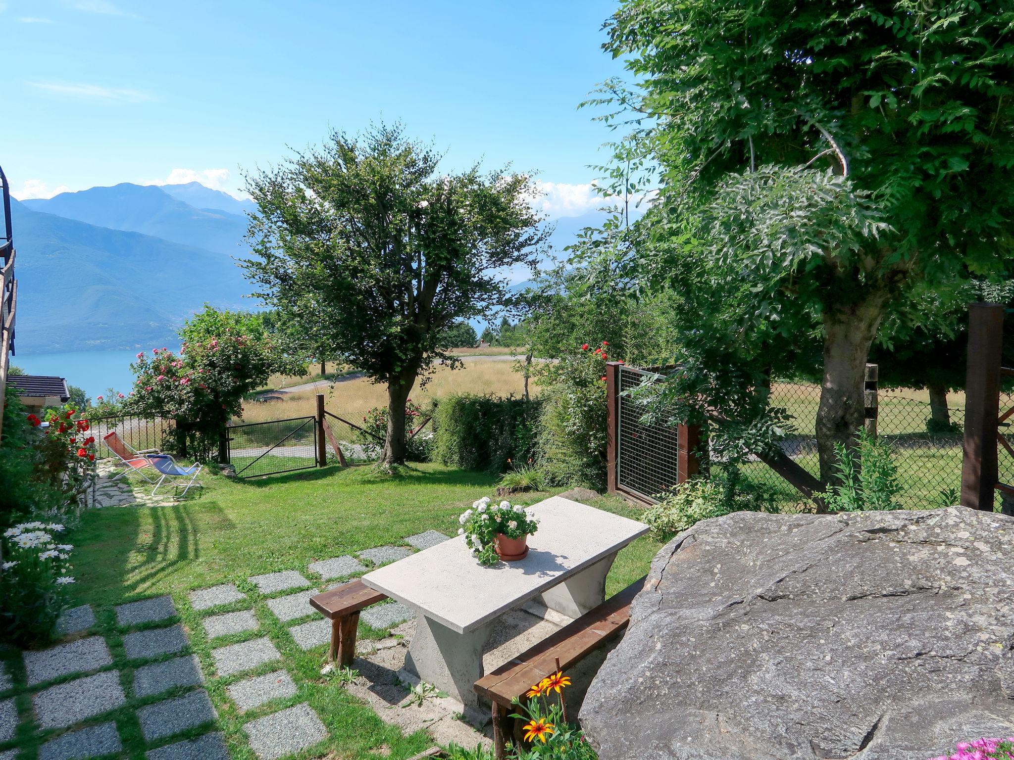 Foto 2 - Casa de 1 habitación en Peglio con jardín y vistas a la montaña