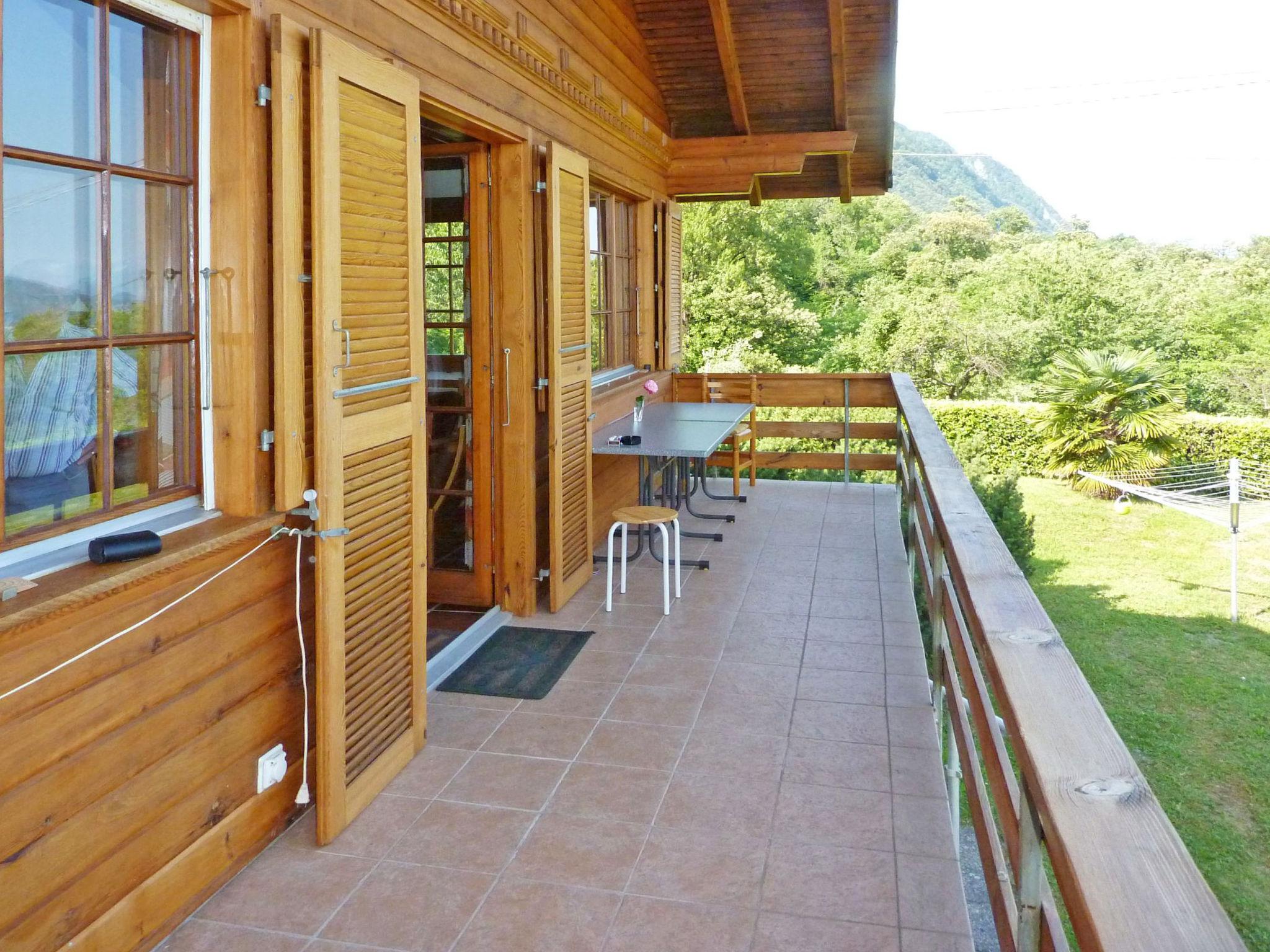 Photo 3 - Maison de 4 chambres à Castelveccana avec terrasse et vues sur la montagne