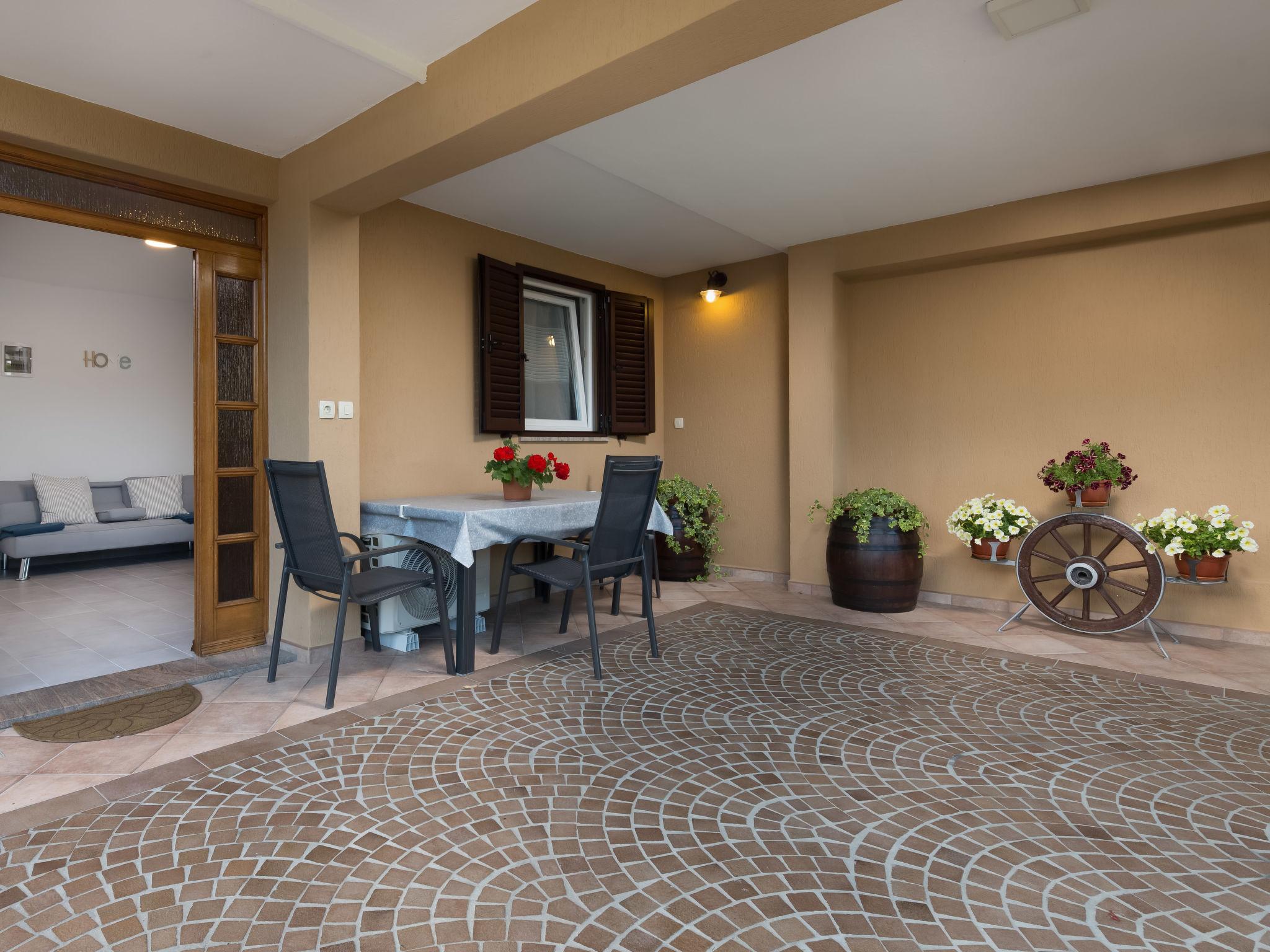 Photo 2 - 1 bedroom Apartment in Opatija with garden and terrace