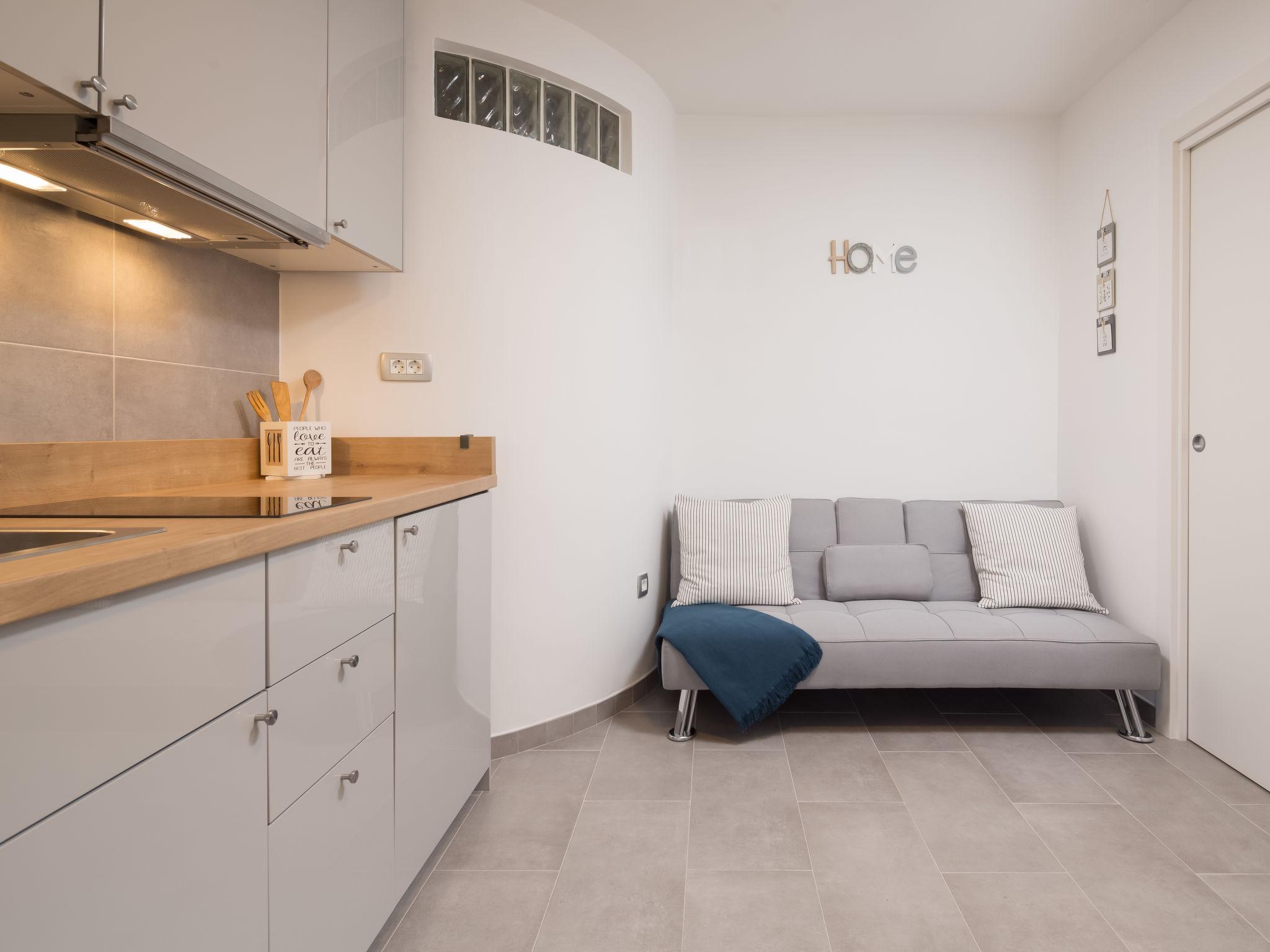 Foto 8 - Apartamento de 1 quarto em Opatija com jardim e terraço