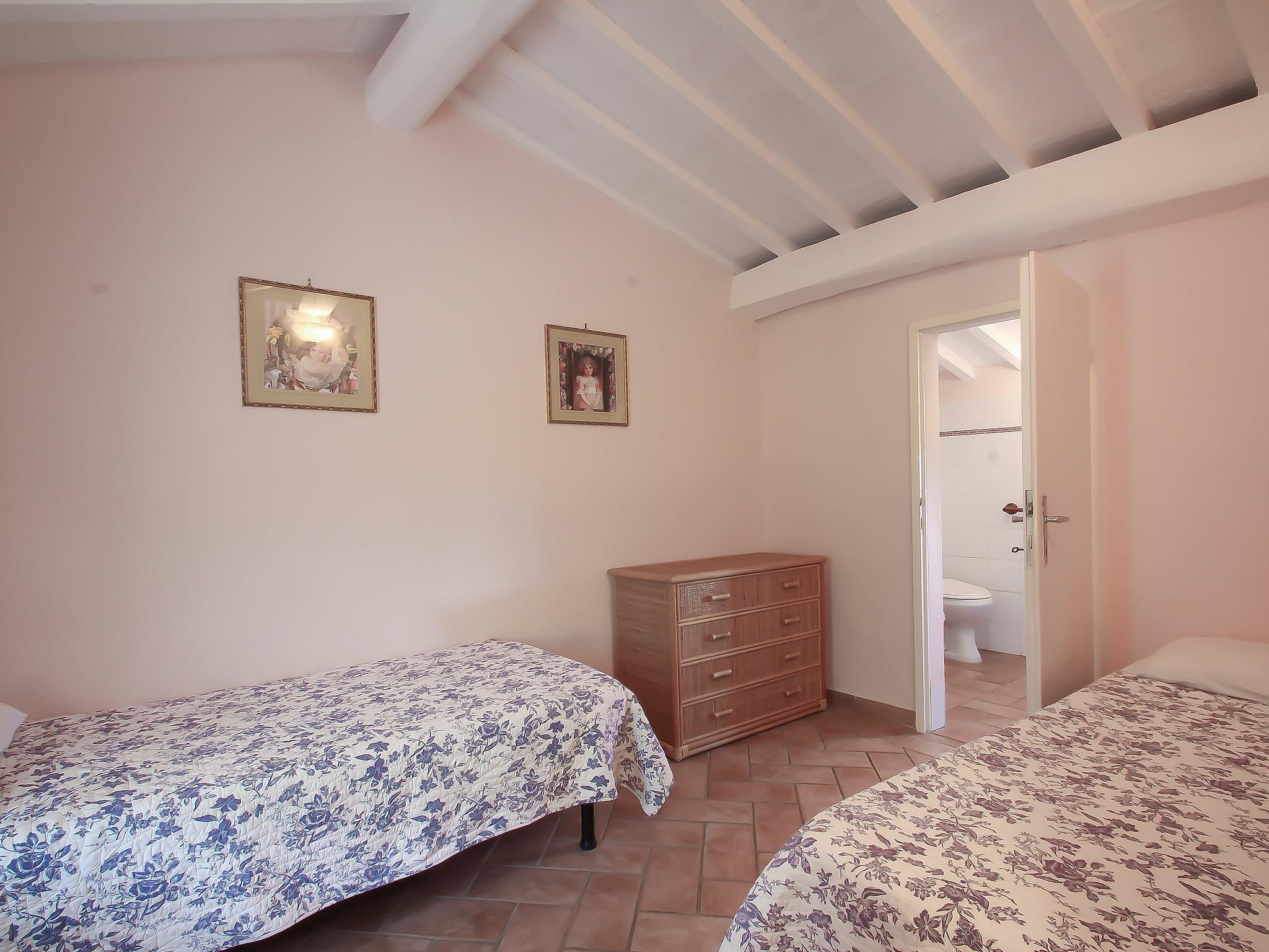 Photo 10 - 3 bedroom House in Volterra with private pool and garden