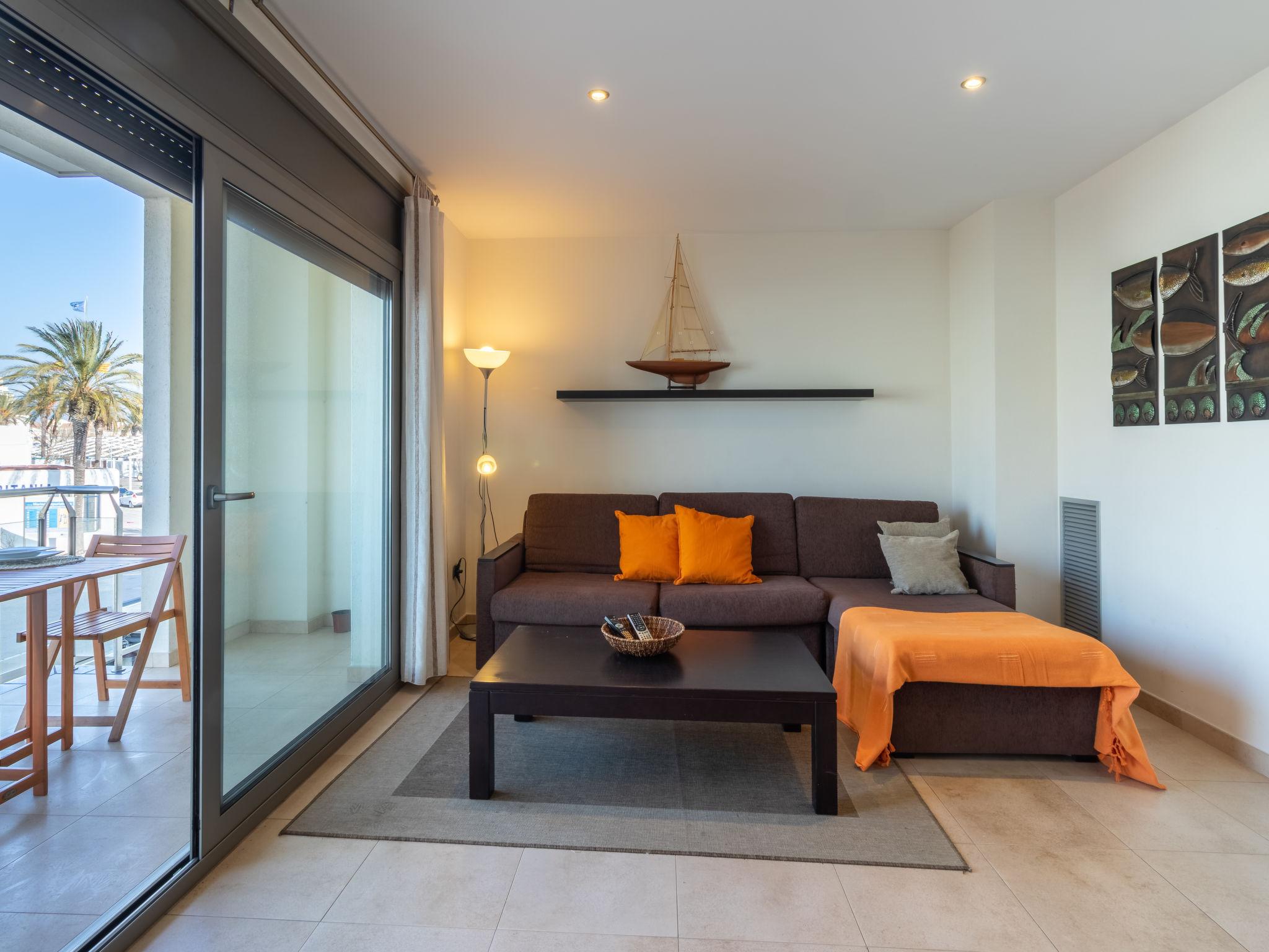 Foto 7 - Apartamento de 1 habitación en Castelló d'Empúries con terraza y vistas al mar