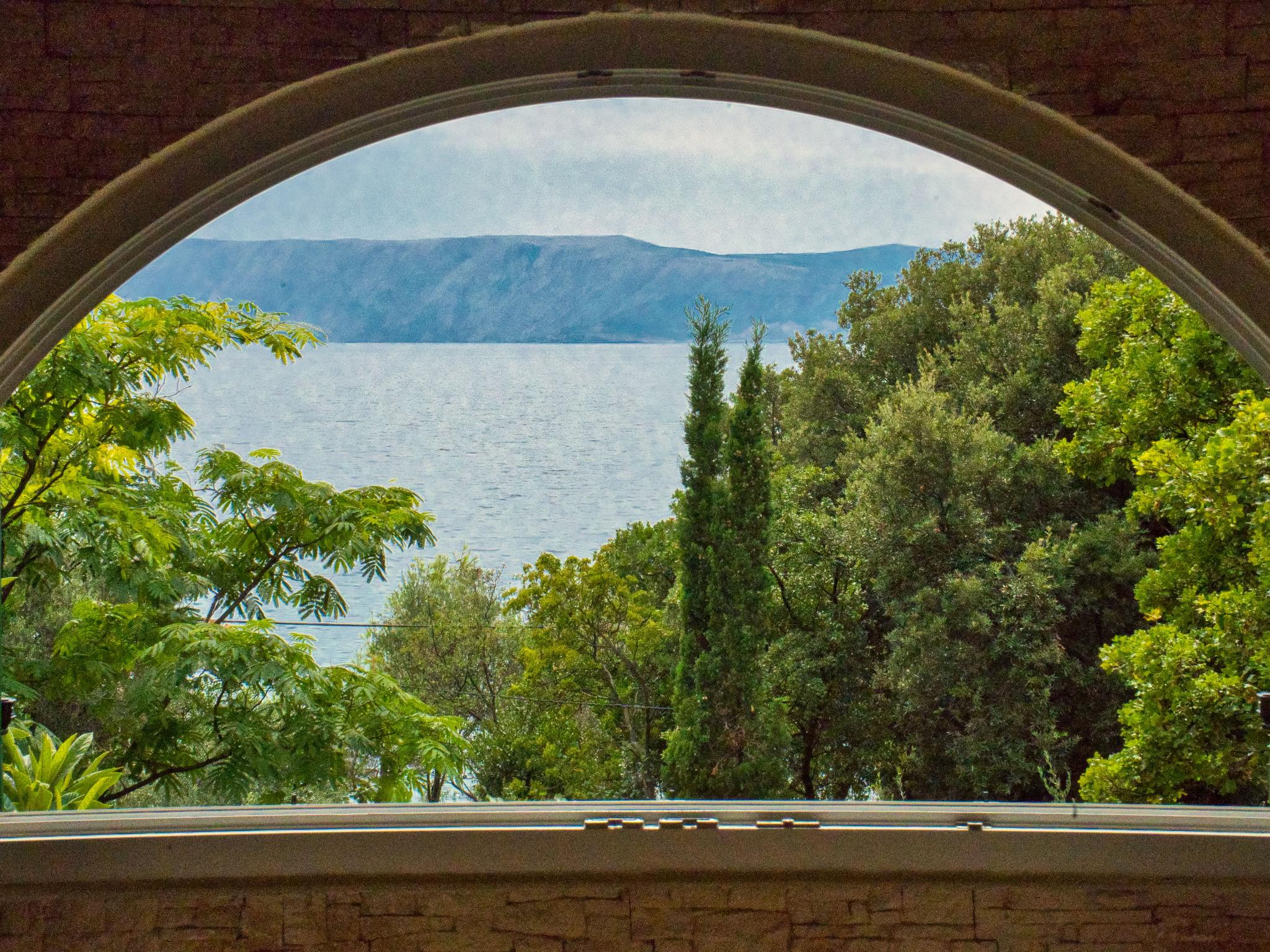 Foto 11 - Appartamento con 2 camere da letto a Novi Vinodolski con piscina e vista mare