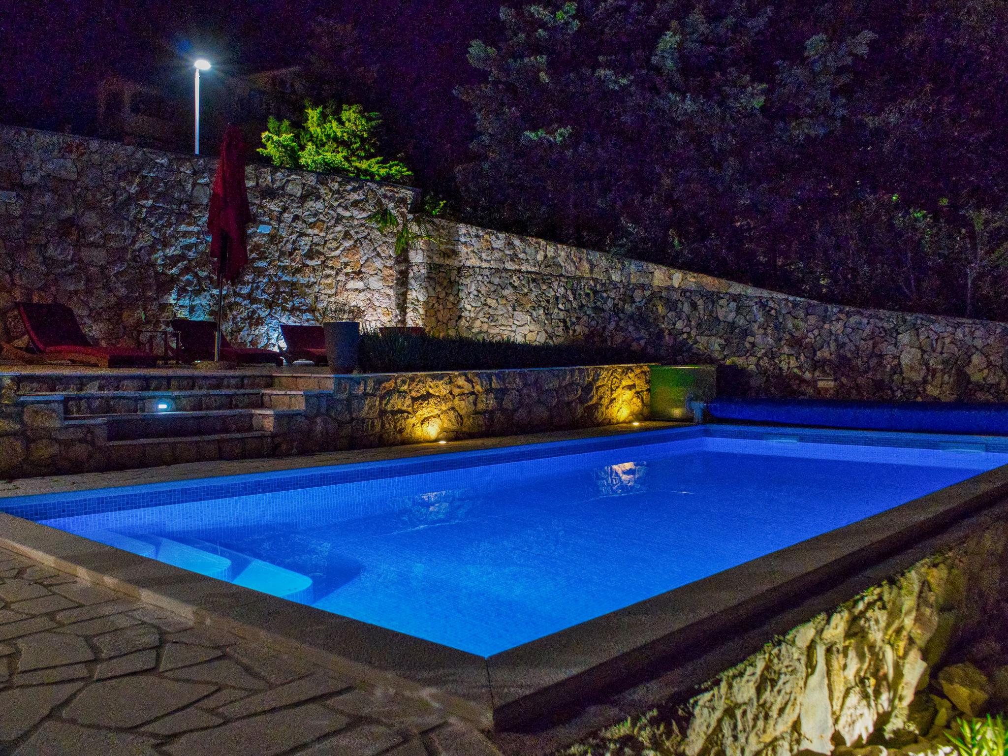 Foto 40 - Casa con 3 camere da letto a Novi Vinodolski con piscina privata e vista mare