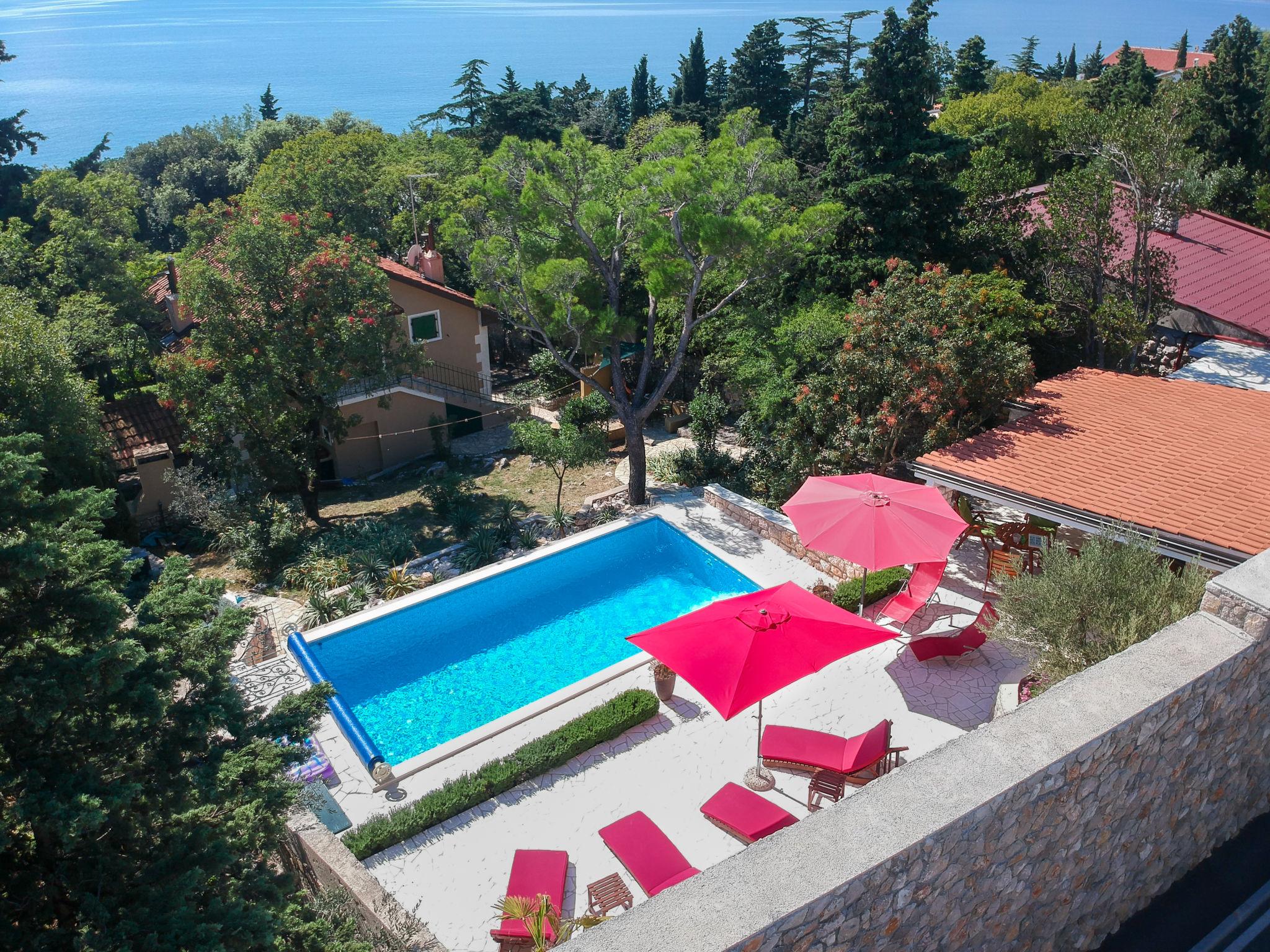 Foto 1 - Appartamento con 2 camere da letto a Novi Vinodolski con piscina e vista mare