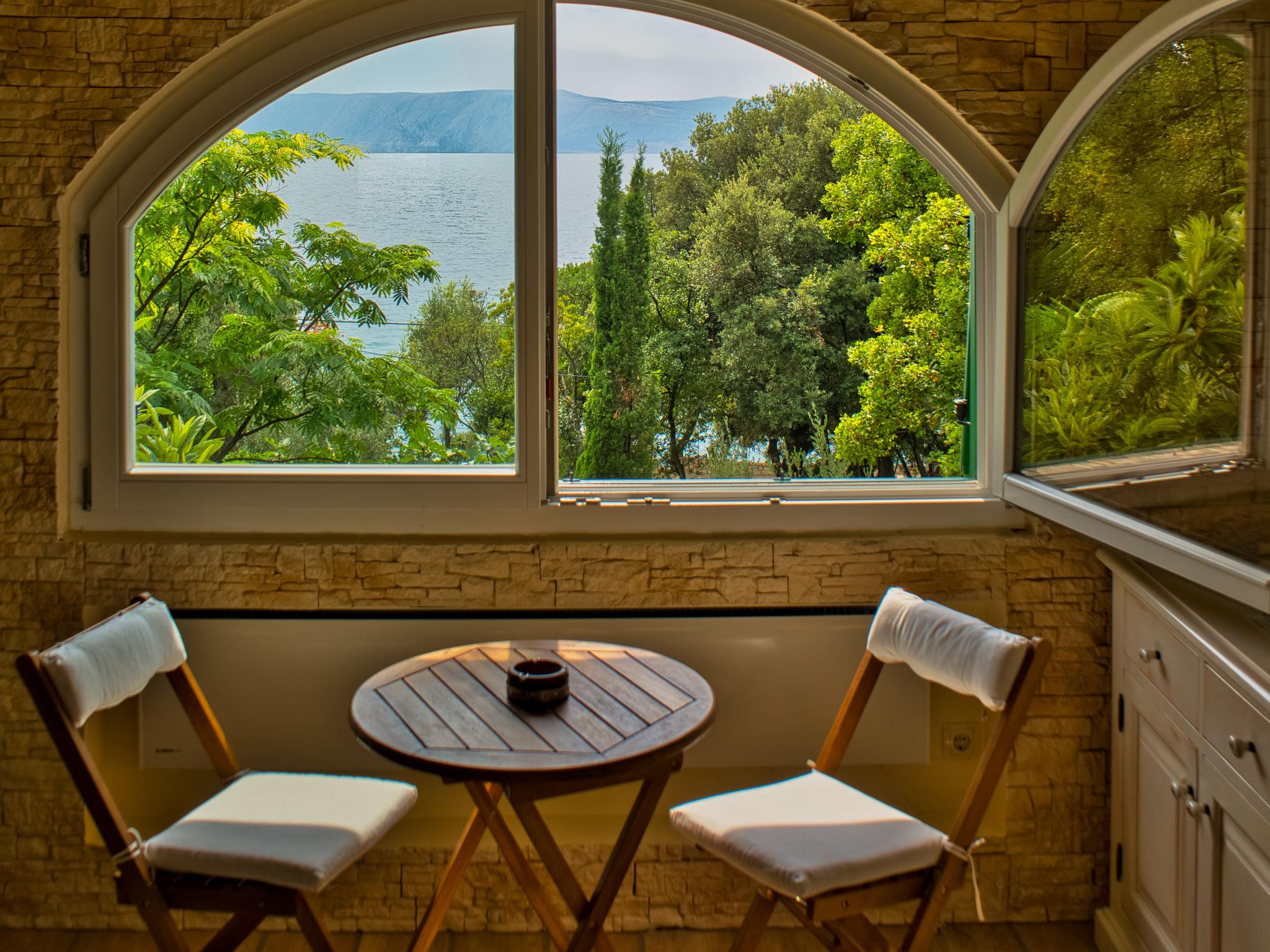 Foto 10 - Apartamento de 2 quartos em Novi Vinodolski com piscina e vistas do mar