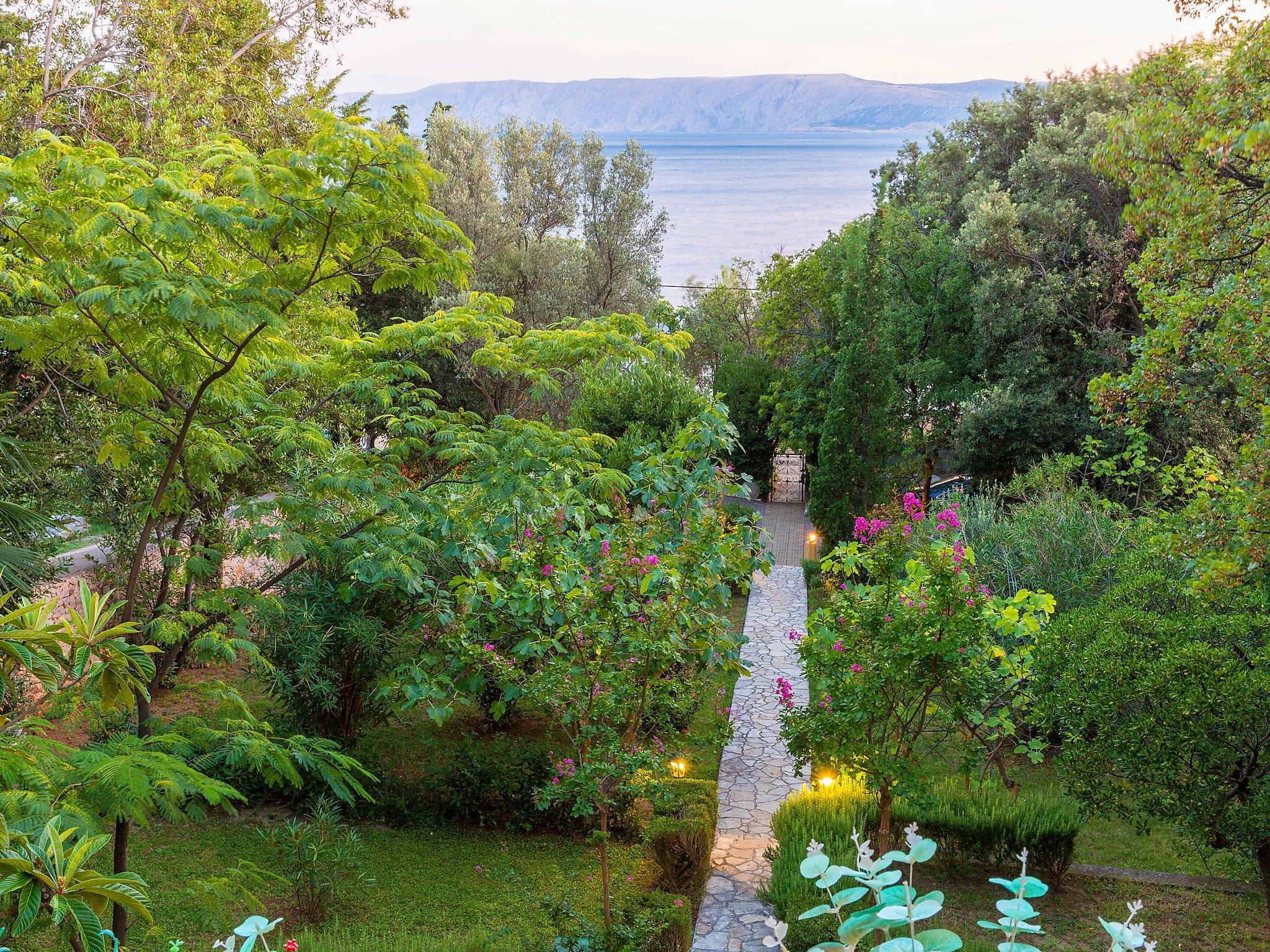 Foto 59 - Casa con 3 camere da letto a Novi Vinodolski con piscina privata e vista mare