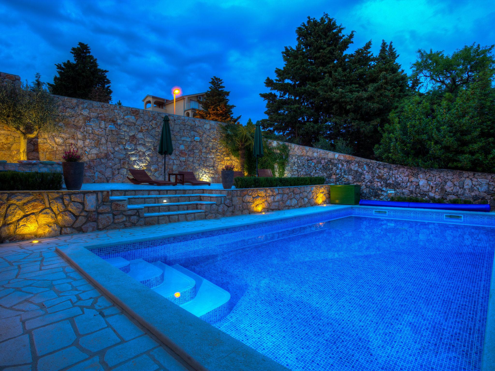 Foto 52 - Casa con 3 camere da letto a Novi Vinodolski con piscina privata e vista mare