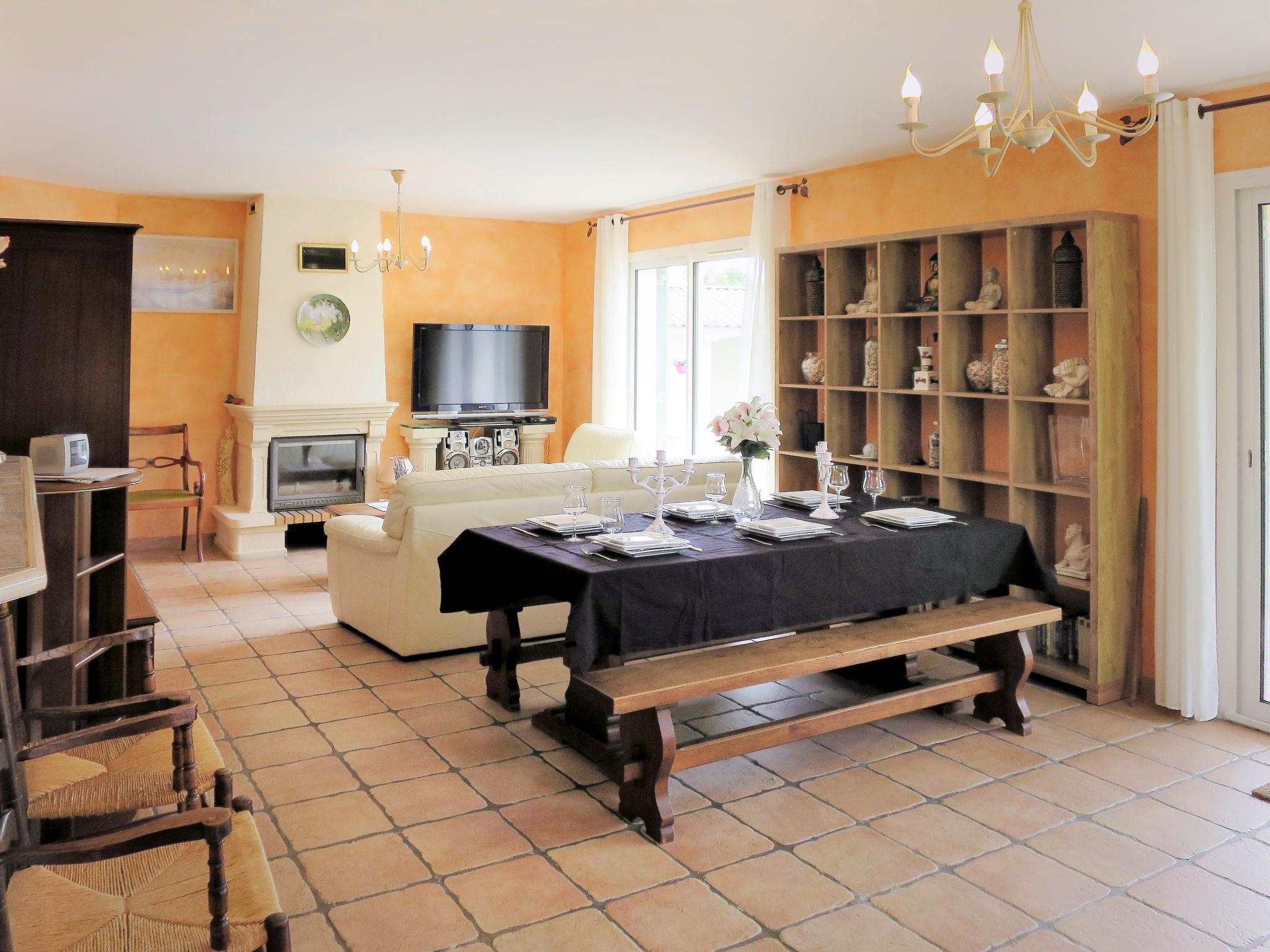 Photo 3 - 3 bedroom House in Saint-Germain-d'Esteuil with private pool and garden