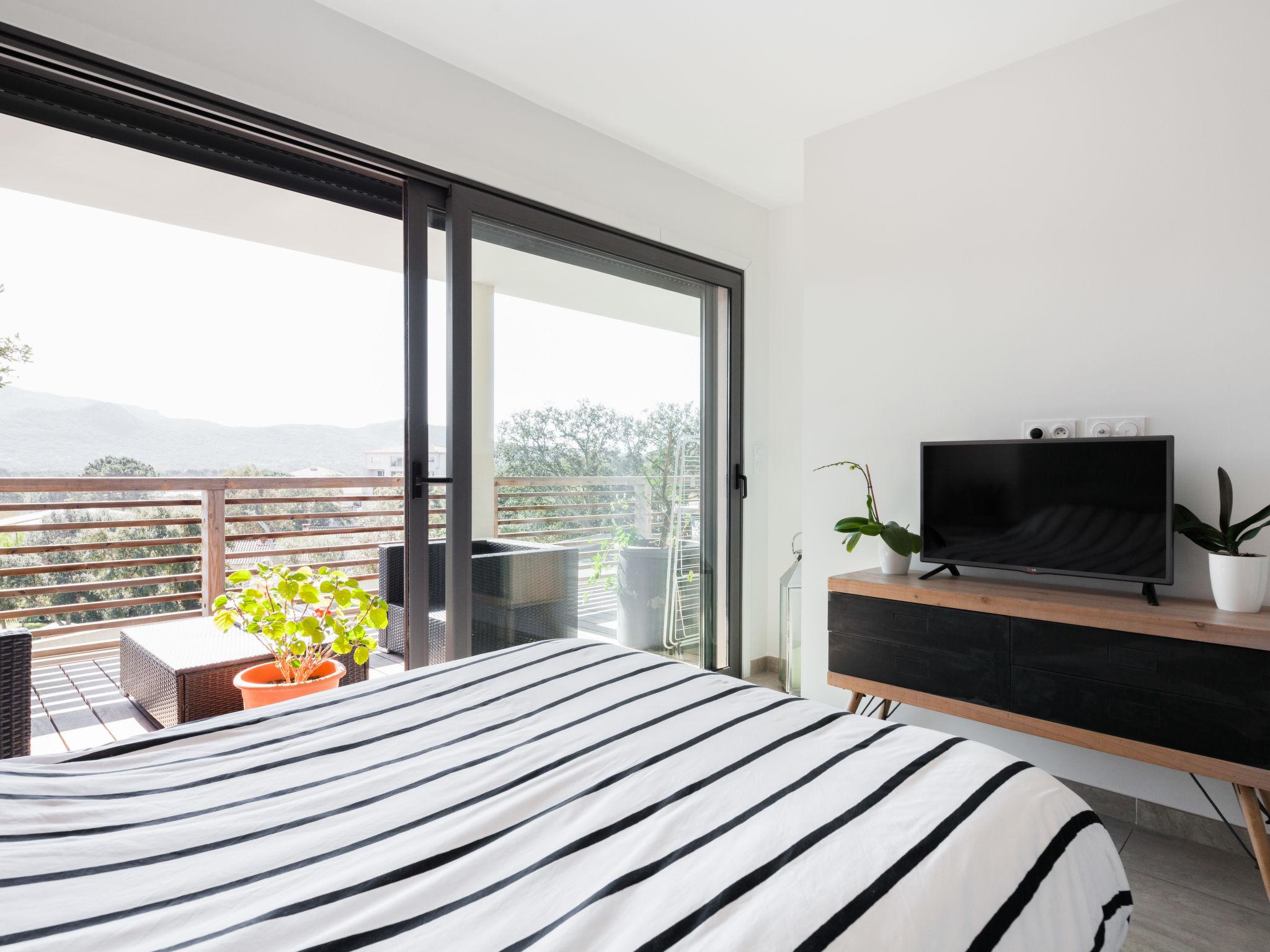 Foto 8 - Apartamento de 1 habitación en Porto-Vecchio con piscina y vistas al mar