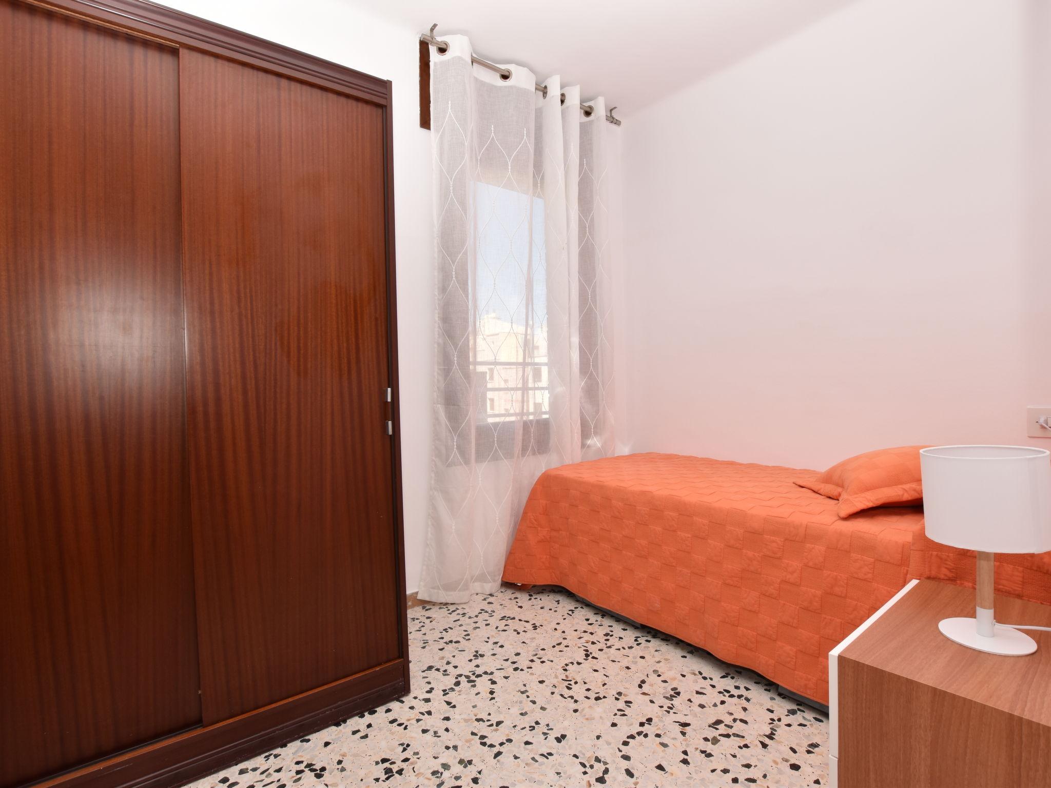 Foto 10 - Appartamento con 3 camere da letto a Torredembarra con vista mare