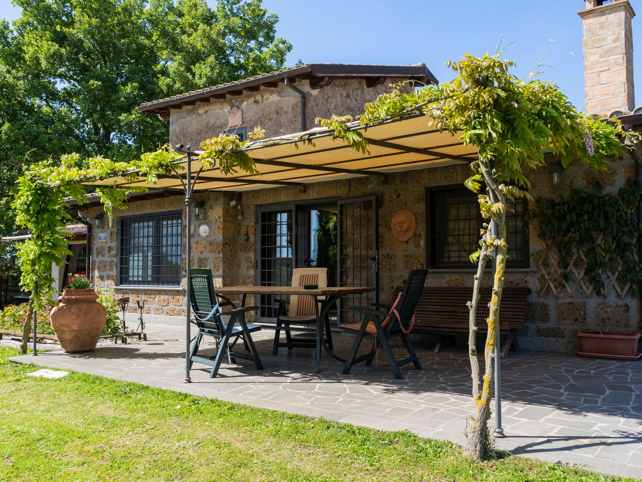 Photo 3 - Maison de 2 chambres à Vetralla avec piscine privée et jardin