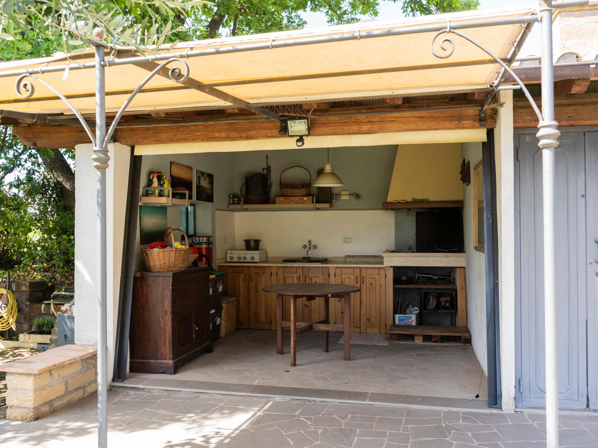 Foto 6 - Casa de 2 quartos em Vetralla com piscina privada e vista para a montanha