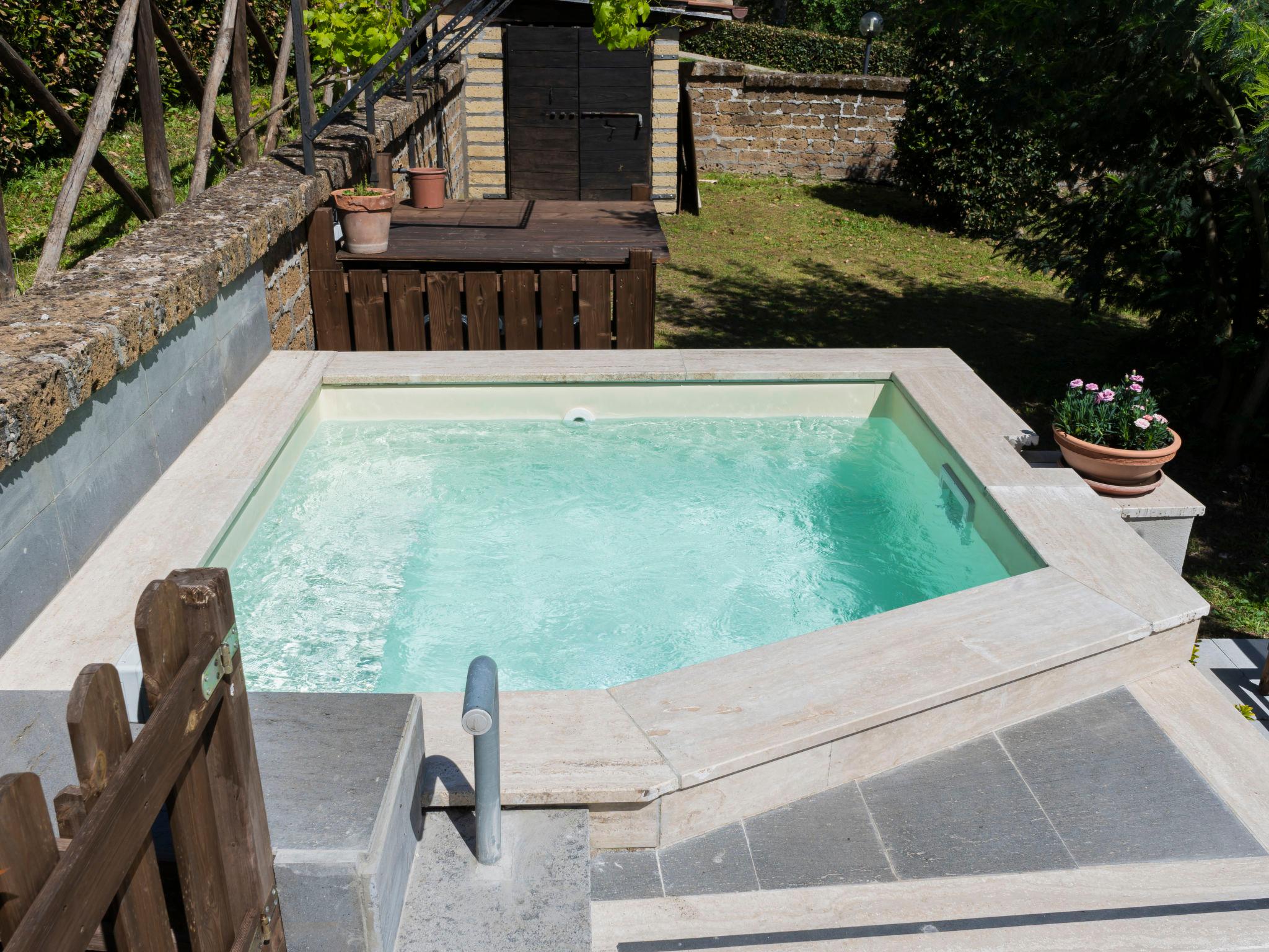 Foto 5 - Casa de 2 quartos em Vetralla com piscina privada e vista para a montanha