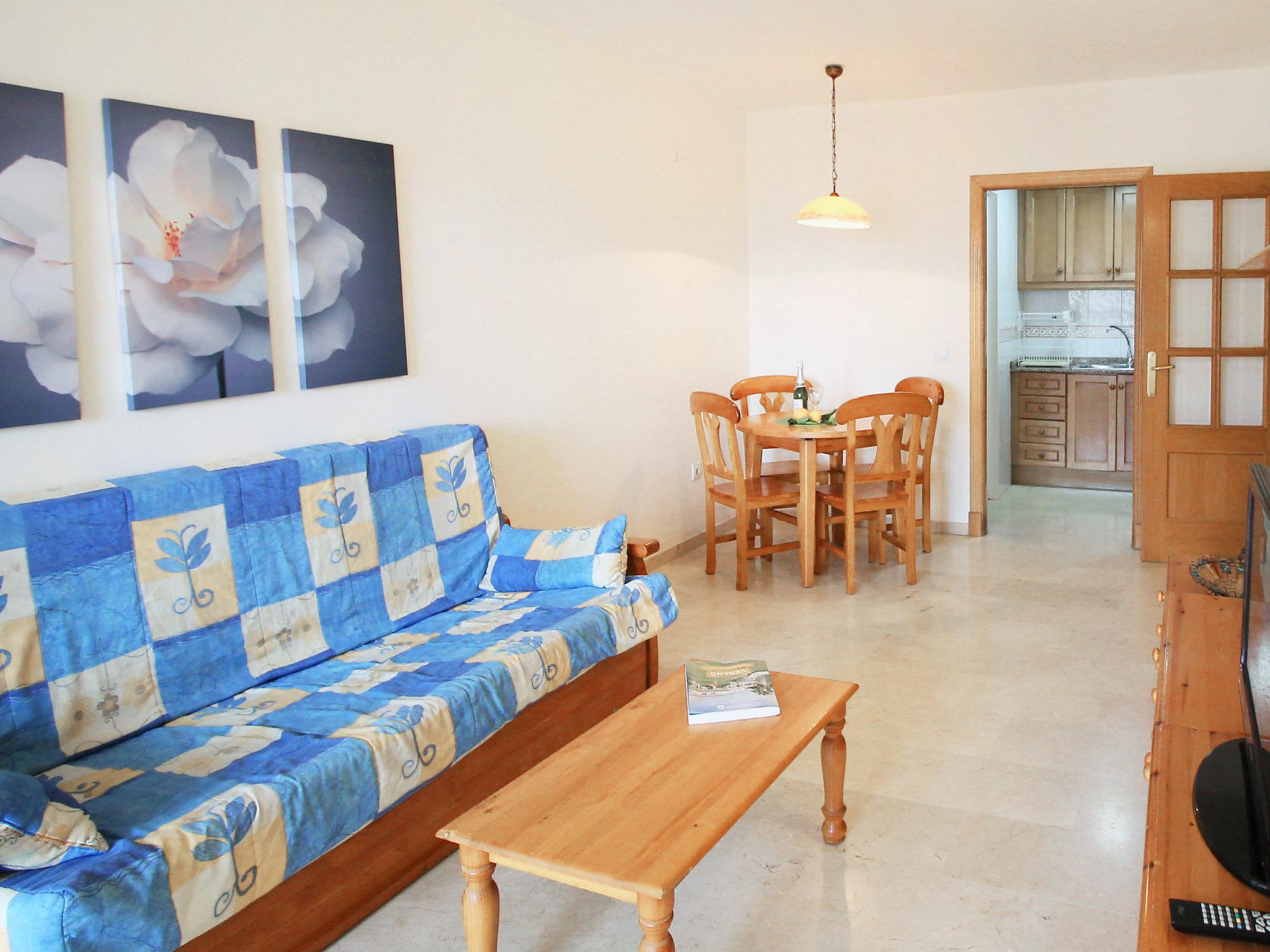 Photo 7 - 1 bedroom Apartment in Benidorm with swimming pool and garden