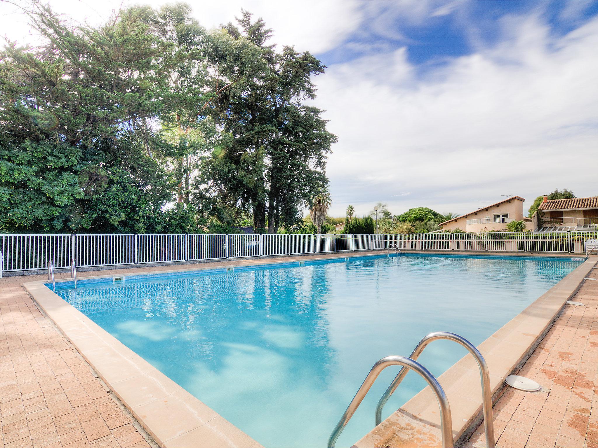 Foto 1 - Appartamento con 2 camere da letto a Saint-Cyprien con piscina e vista mare