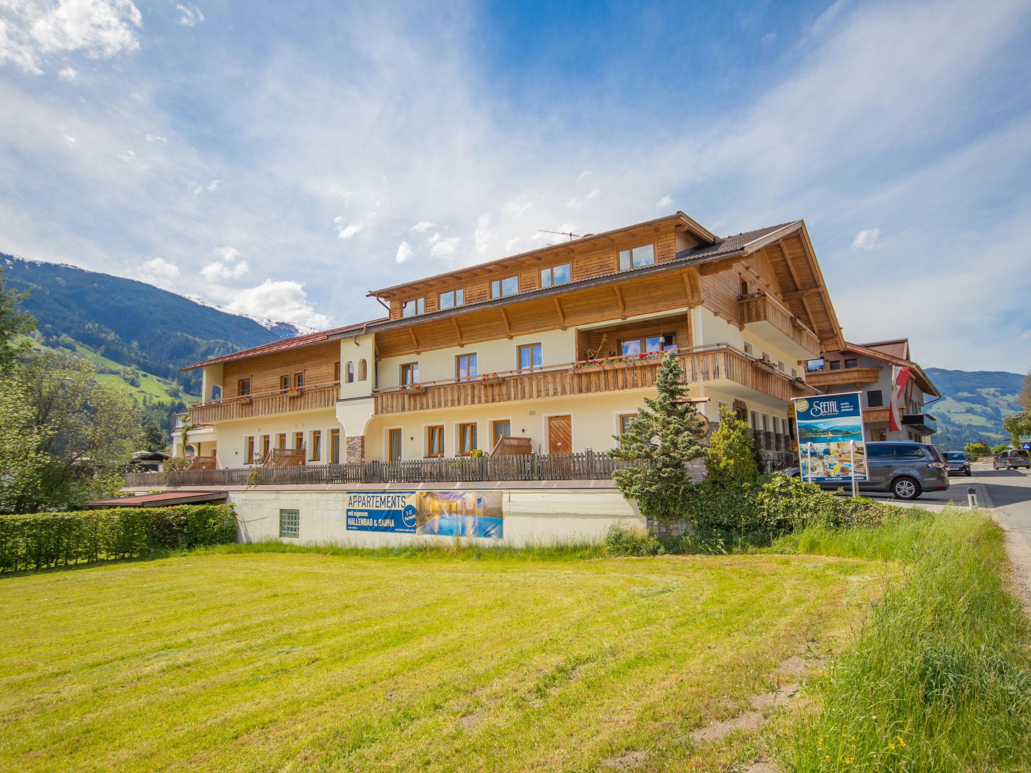 Foto 1 - Appartamento con 1 camera da letto a Stumm con piscina e vista sulle montagne