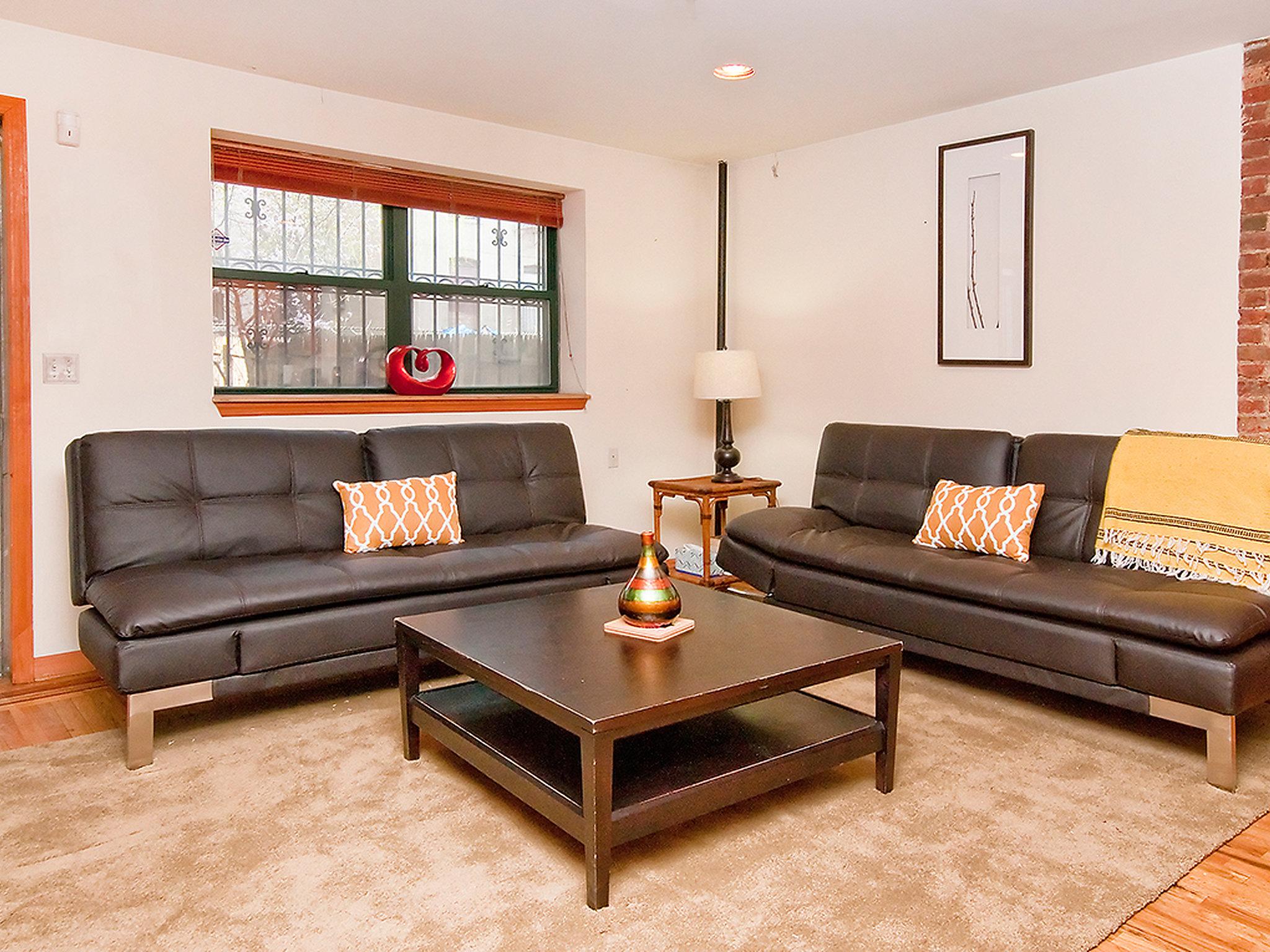 Photo 6 - 2 bedroom Apartment in New York