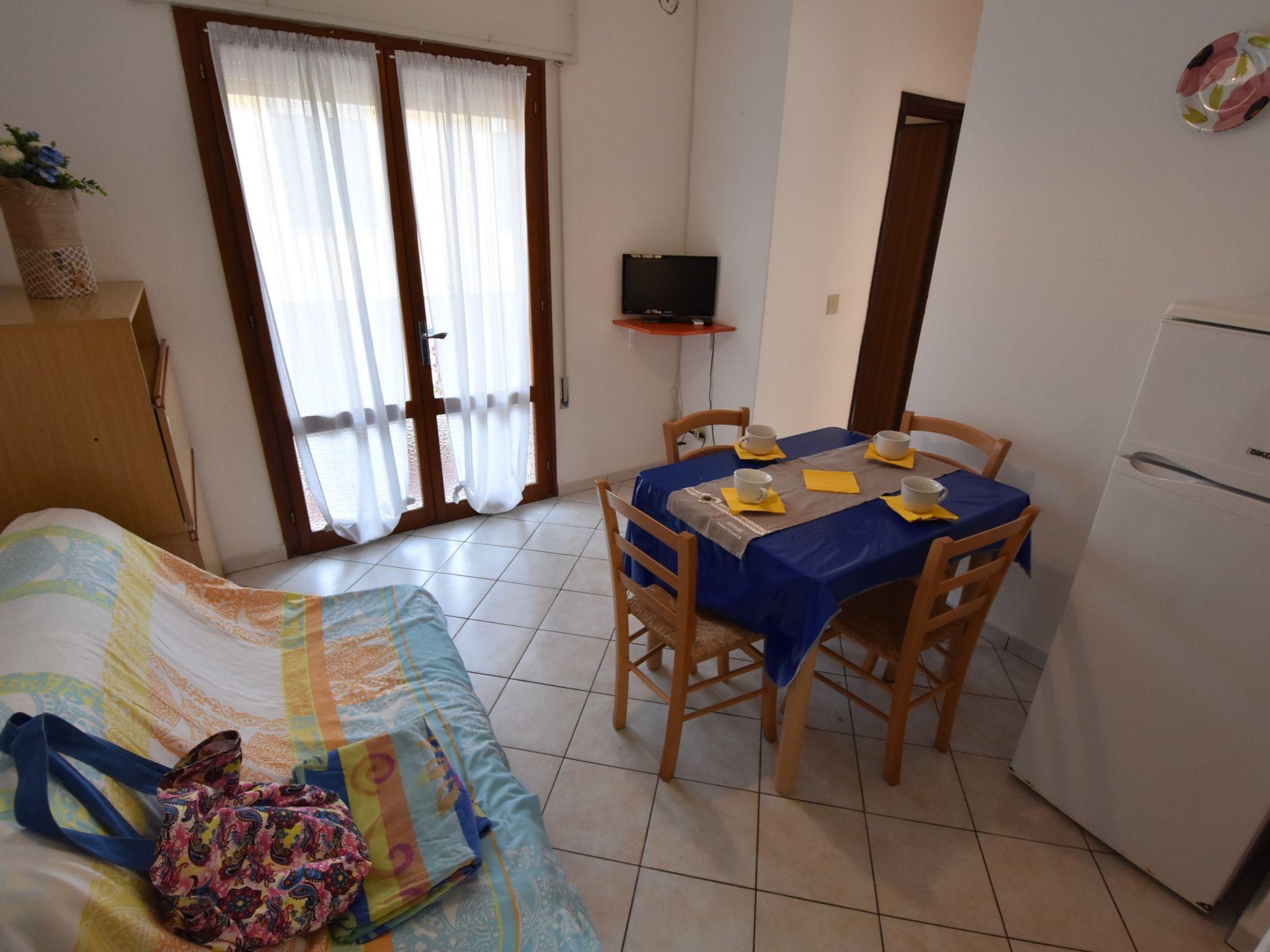 Photo 4 - 2 bedroom Apartment in Rosolina with garden and sea view