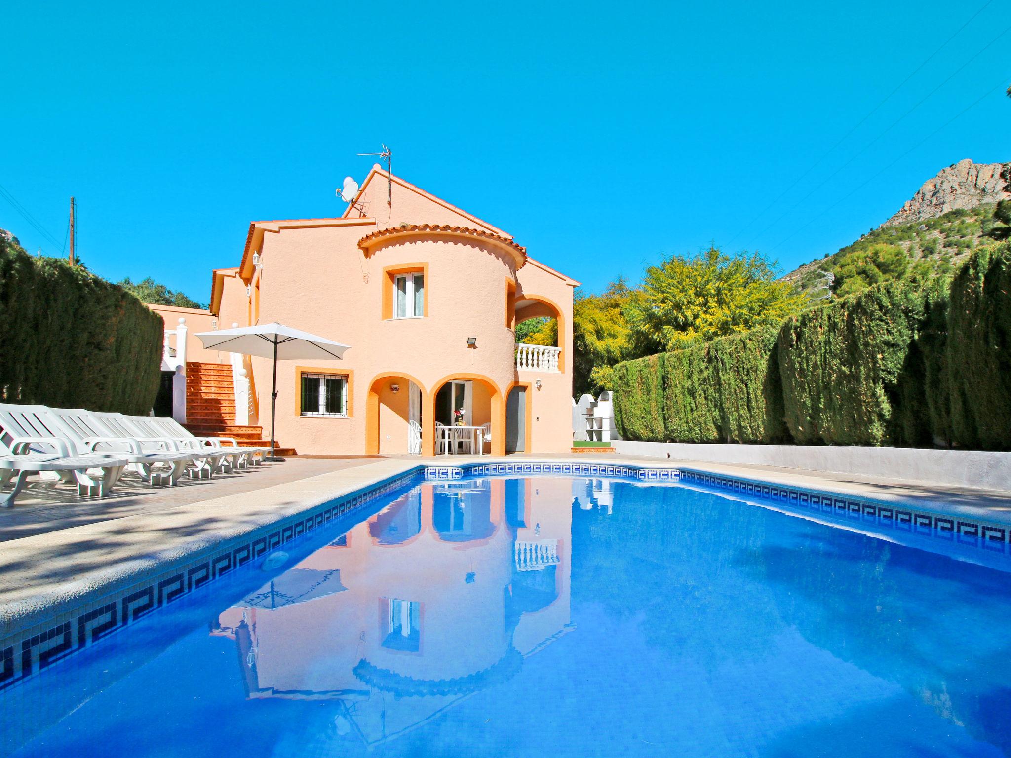 Foto 1 - Casa de 6 quartos em Calp com piscina privada e vistas do mar