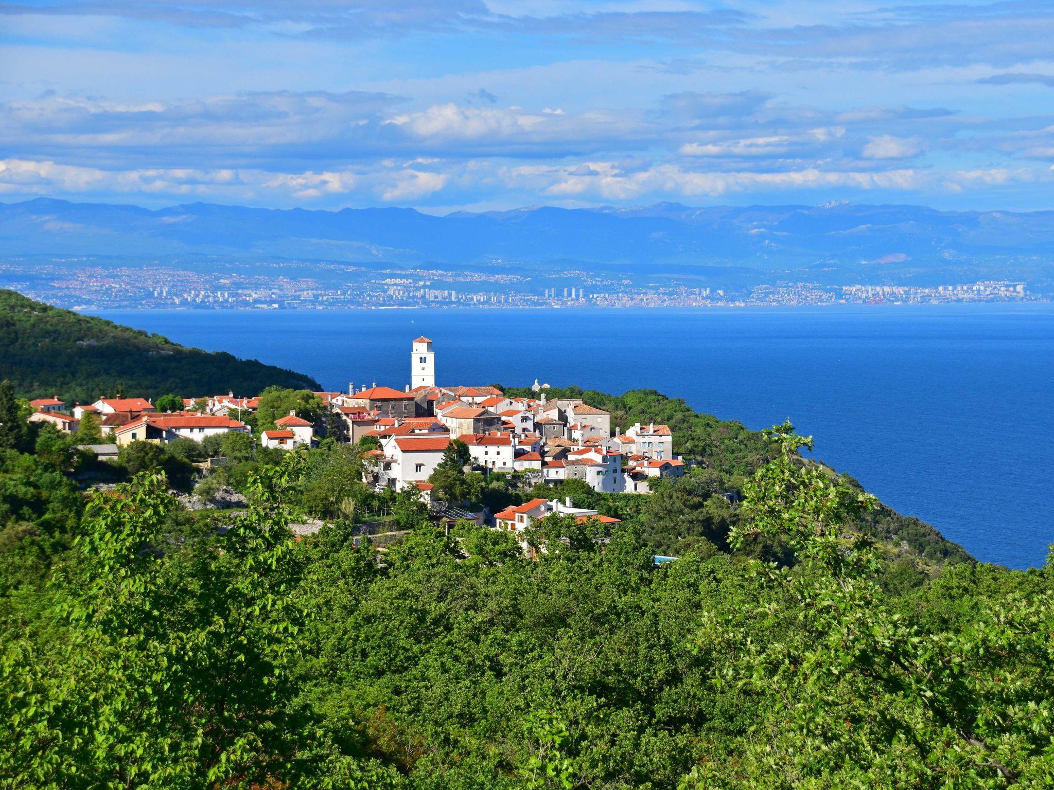 Foto 23 - Appartamento con 1 camera da letto a Mošćenička Draga con piscina e vista mare