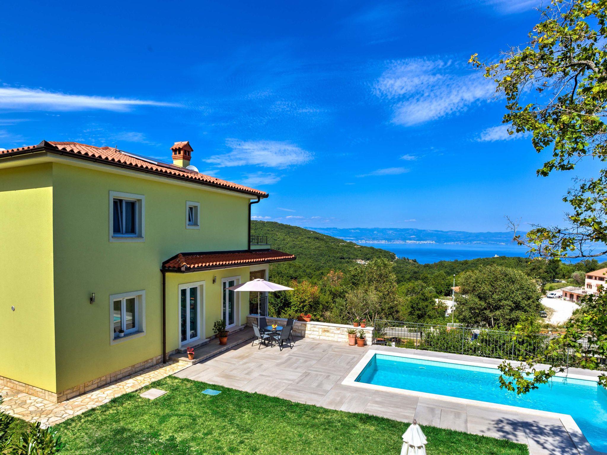 Photo 2 - Appartement de 1 chambre à Mošćenička Draga avec piscine et vues à la mer