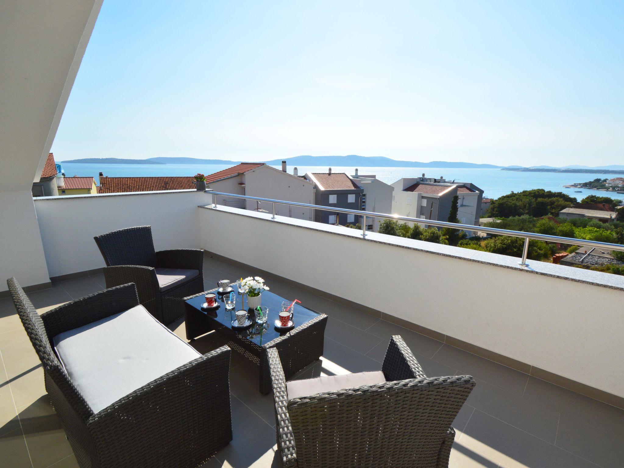 Photo 1 - Appartement de 1 chambre à Sibenik avec terrasse et vues à la mer