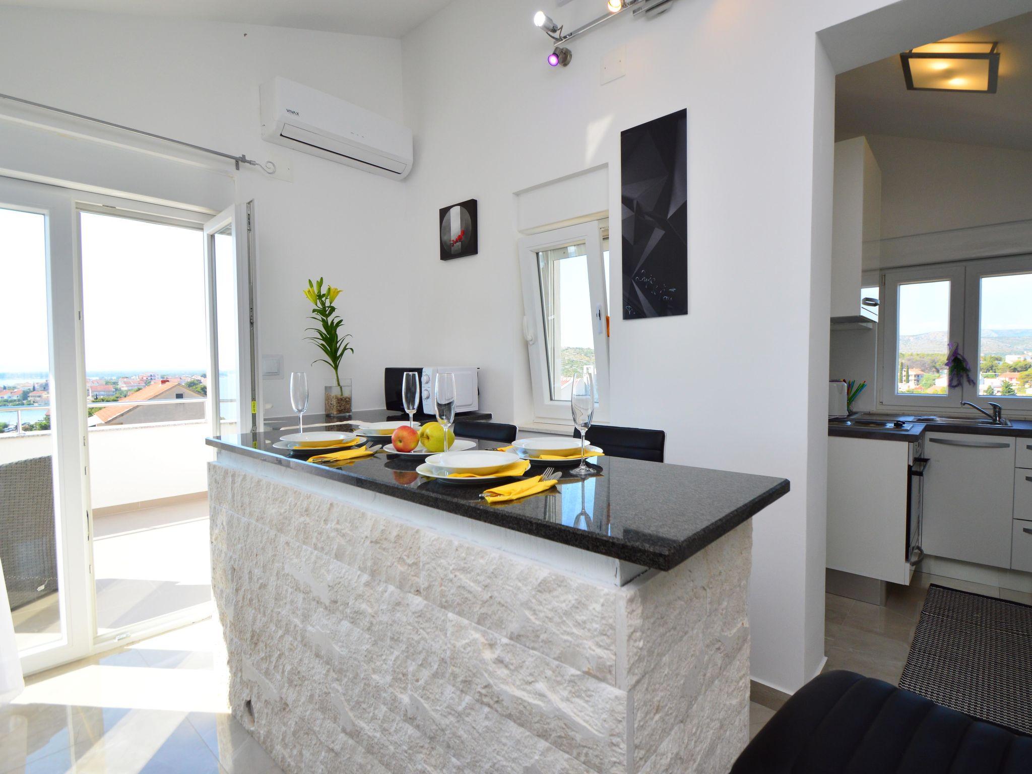 Foto 4 - Apartamento de 1 habitación en Sibenik con jardín y terraza