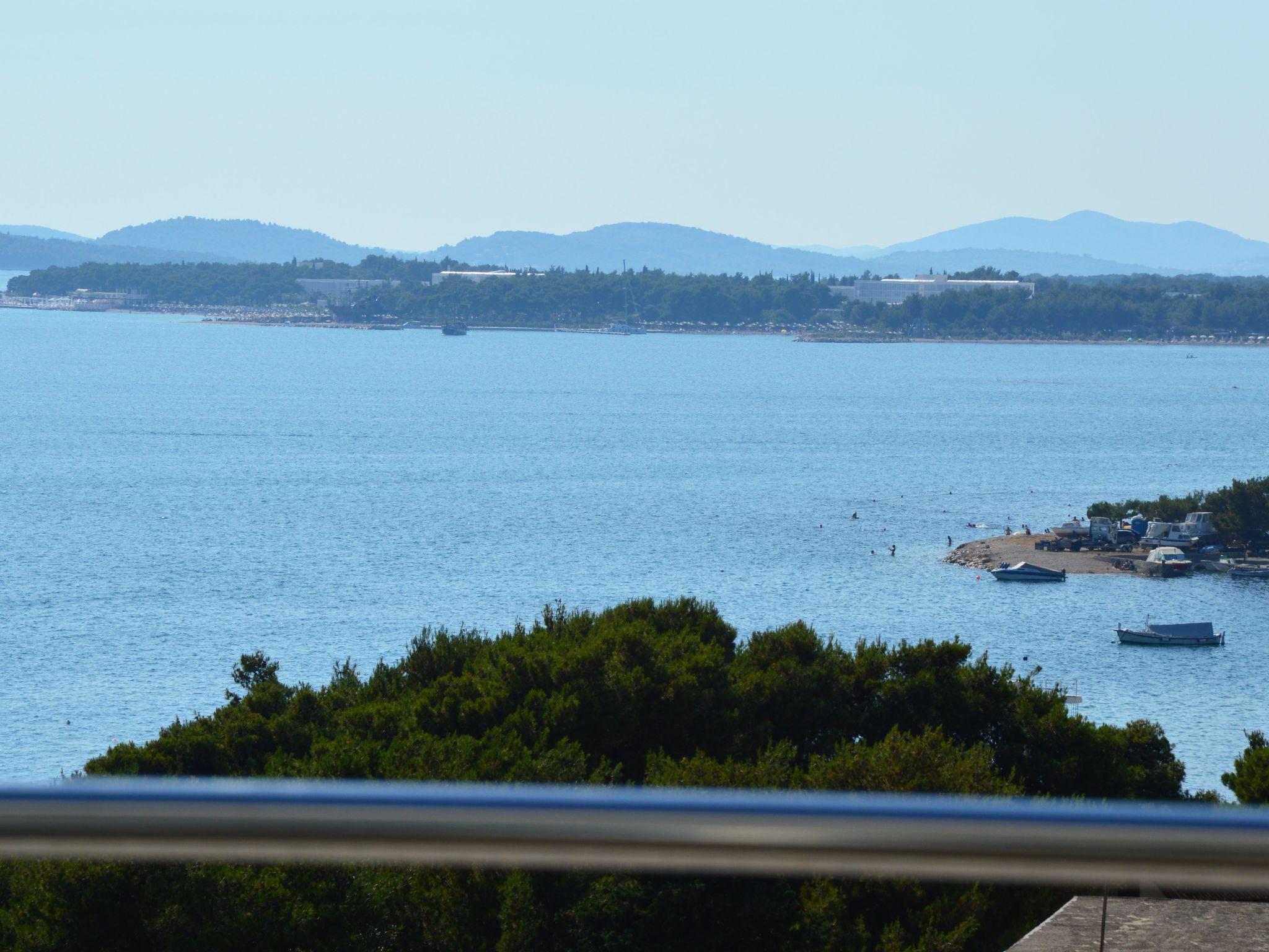 Foto 2 - Apartamento de 1 quarto em Sibenik com terraço e vistas do mar
