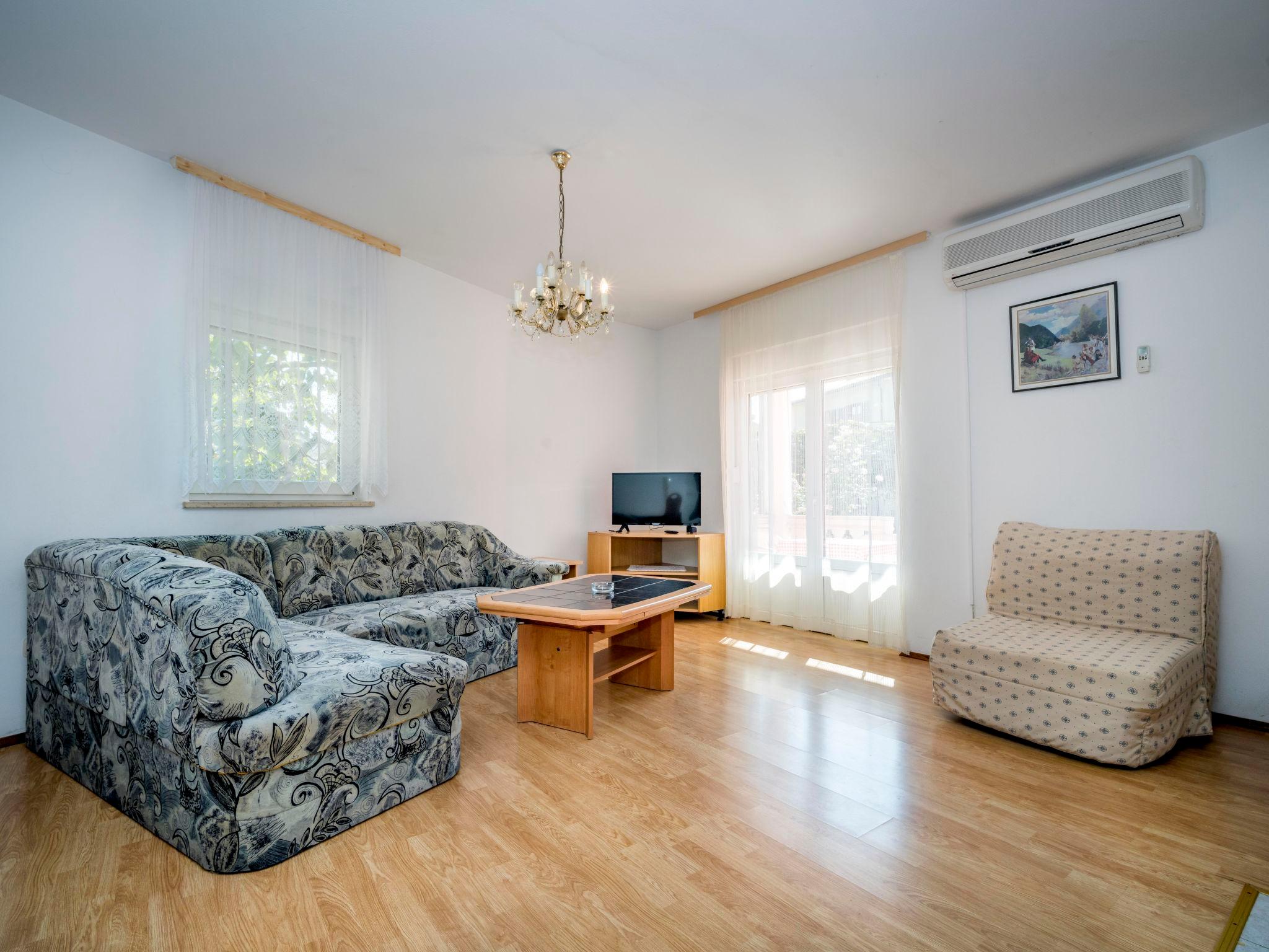 Photo 3 - 2 bedroom Apartment in Medulin with swimming pool and garden