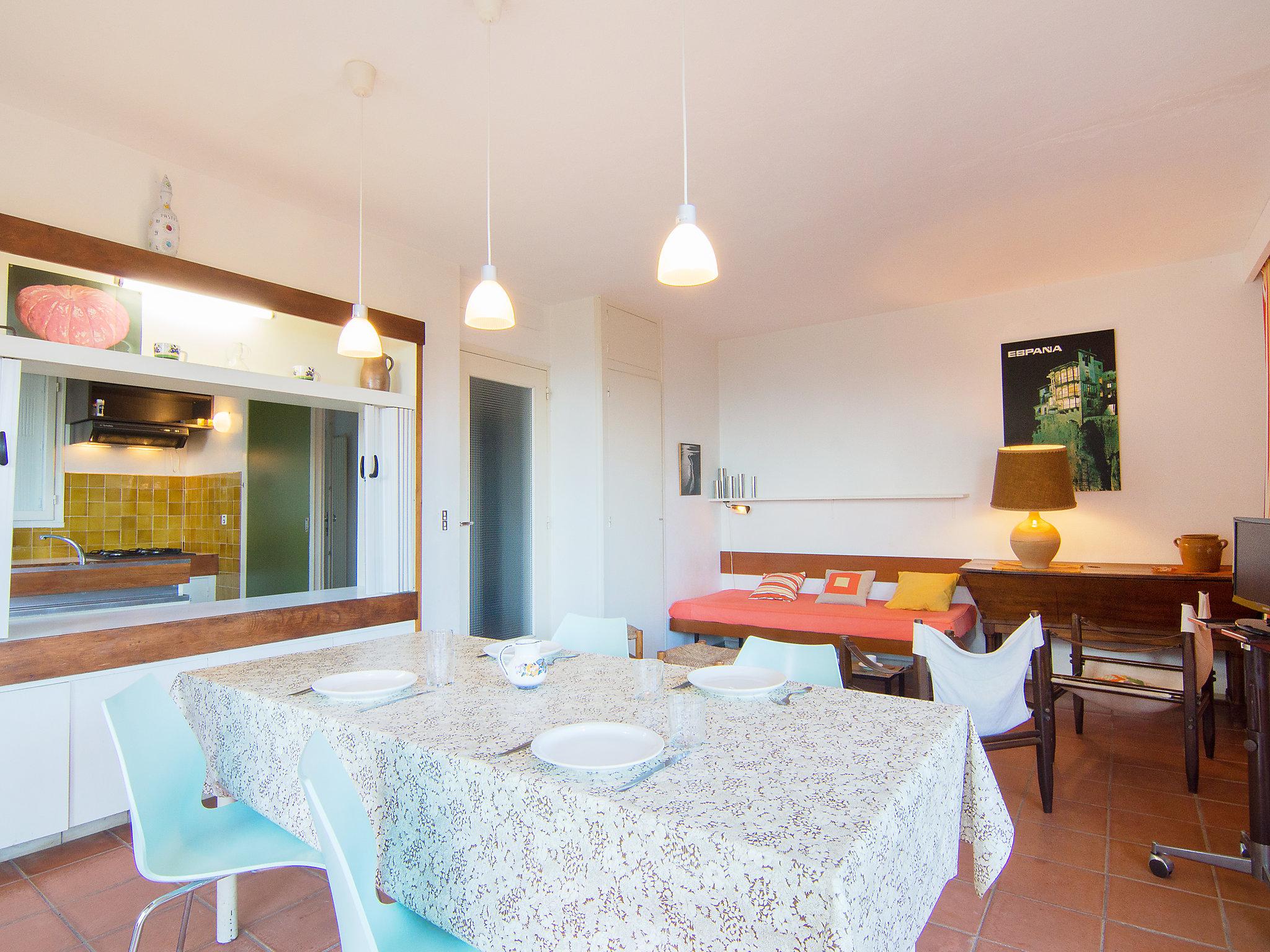 Foto 7 - Apartamento de 2 habitaciones en Cavalaire-sur-Mer con terraza