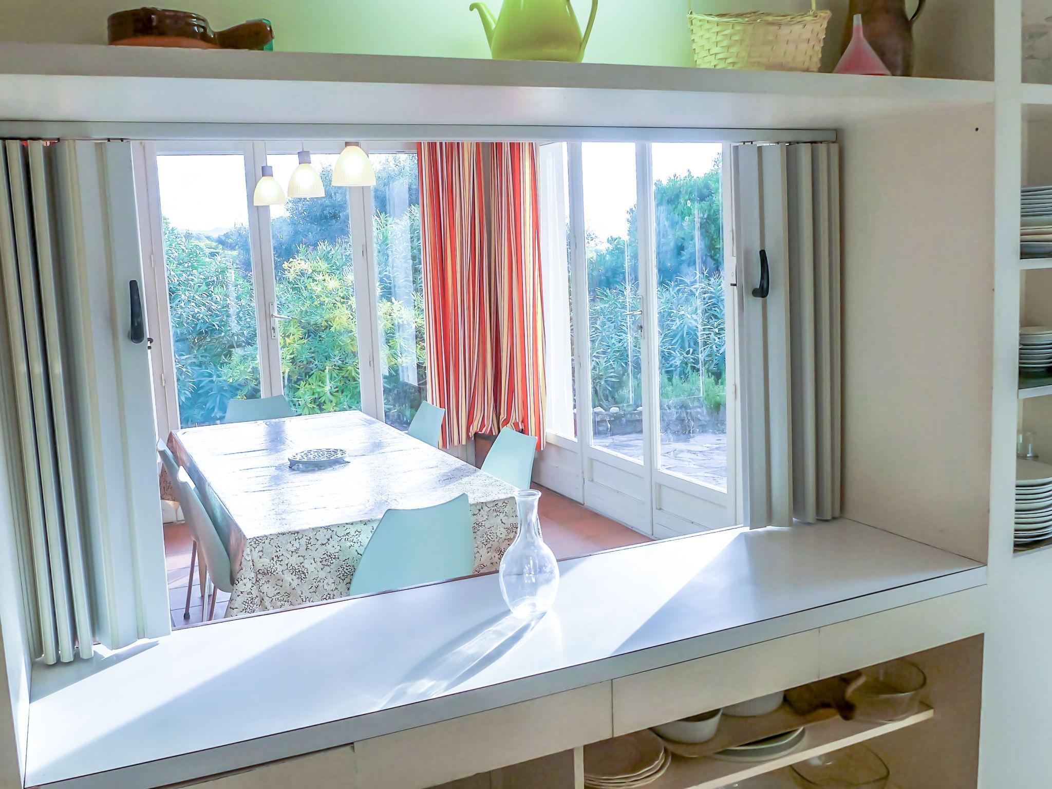 Foto 10 - Appartamento con 2 camere da letto a Cavalaire-sur-Mer con terrazza
