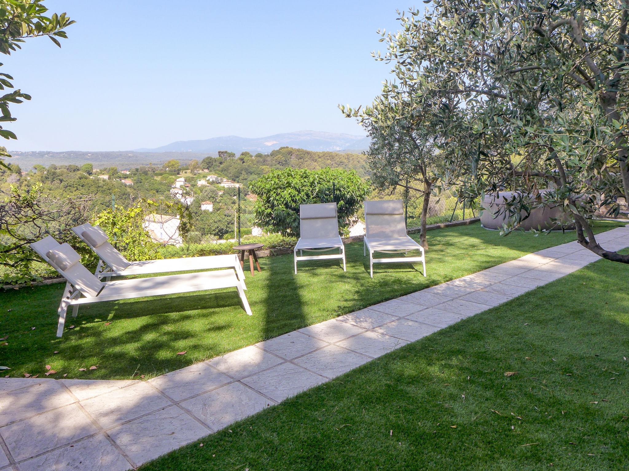 Foto 17 - Casa de 3 quartos em Cagnes-sur-Mer com piscina privada e vistas do mar