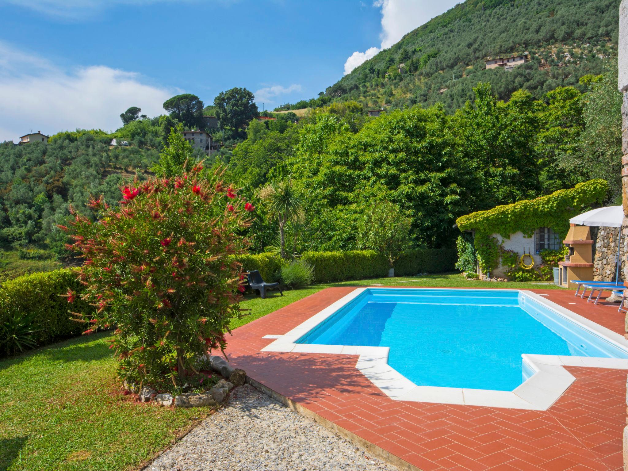 Foto 19 - Casa con 4 camere da letto a Camaiore con piscina privata e giardino