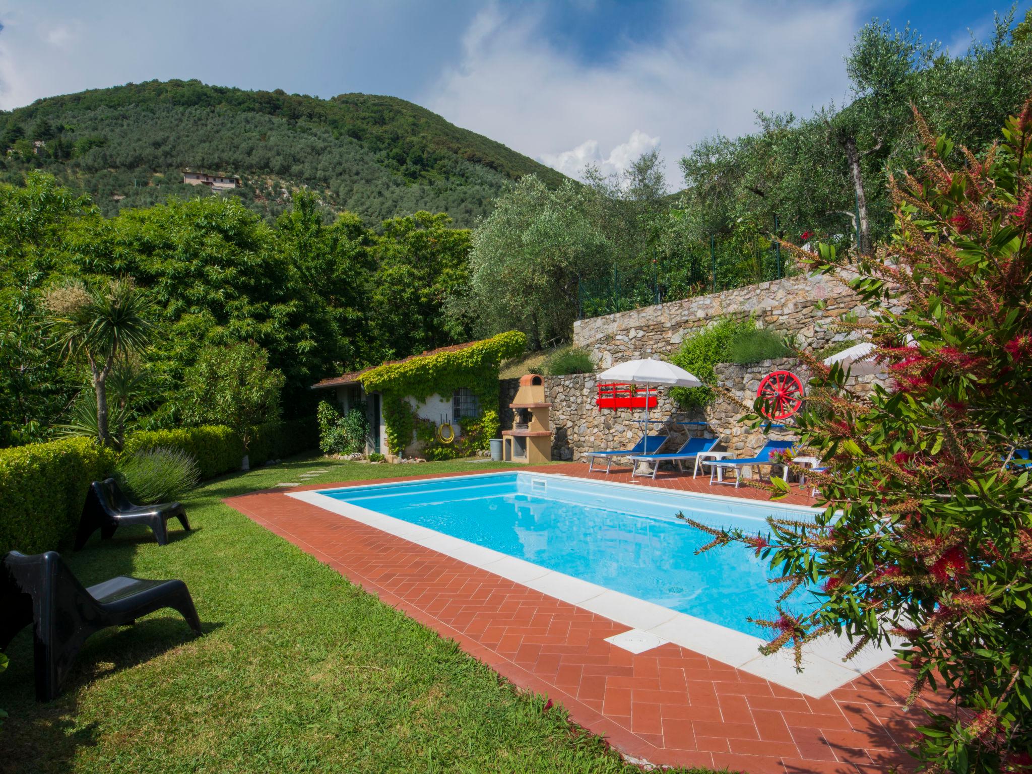 Foto 3 - Casa con 4 camere da letto a Camaiore con piscina privata e vista mare