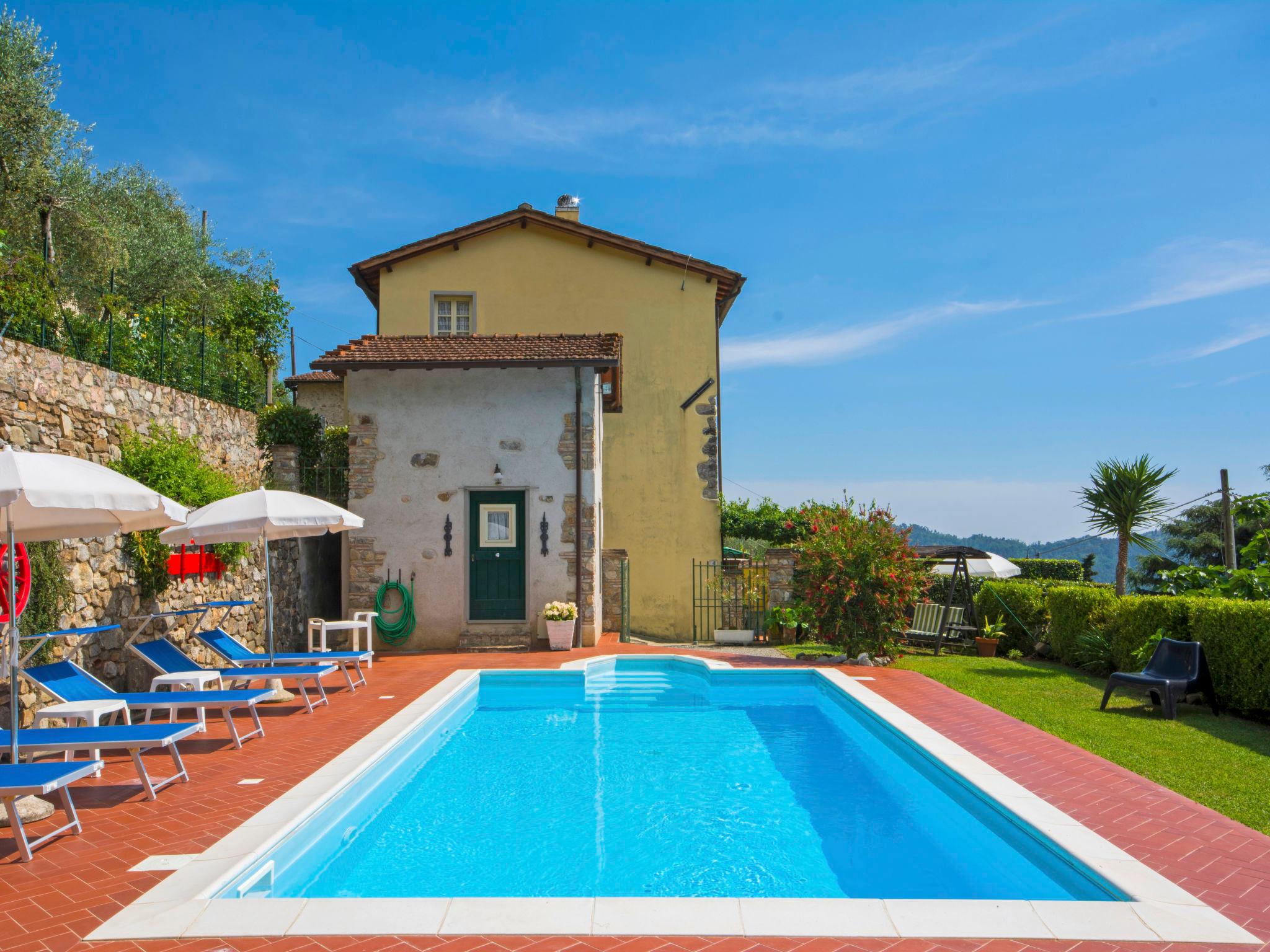 Foto 1 - Casa con 4 camere da letto a Camaiore con piscina privata e vista mare