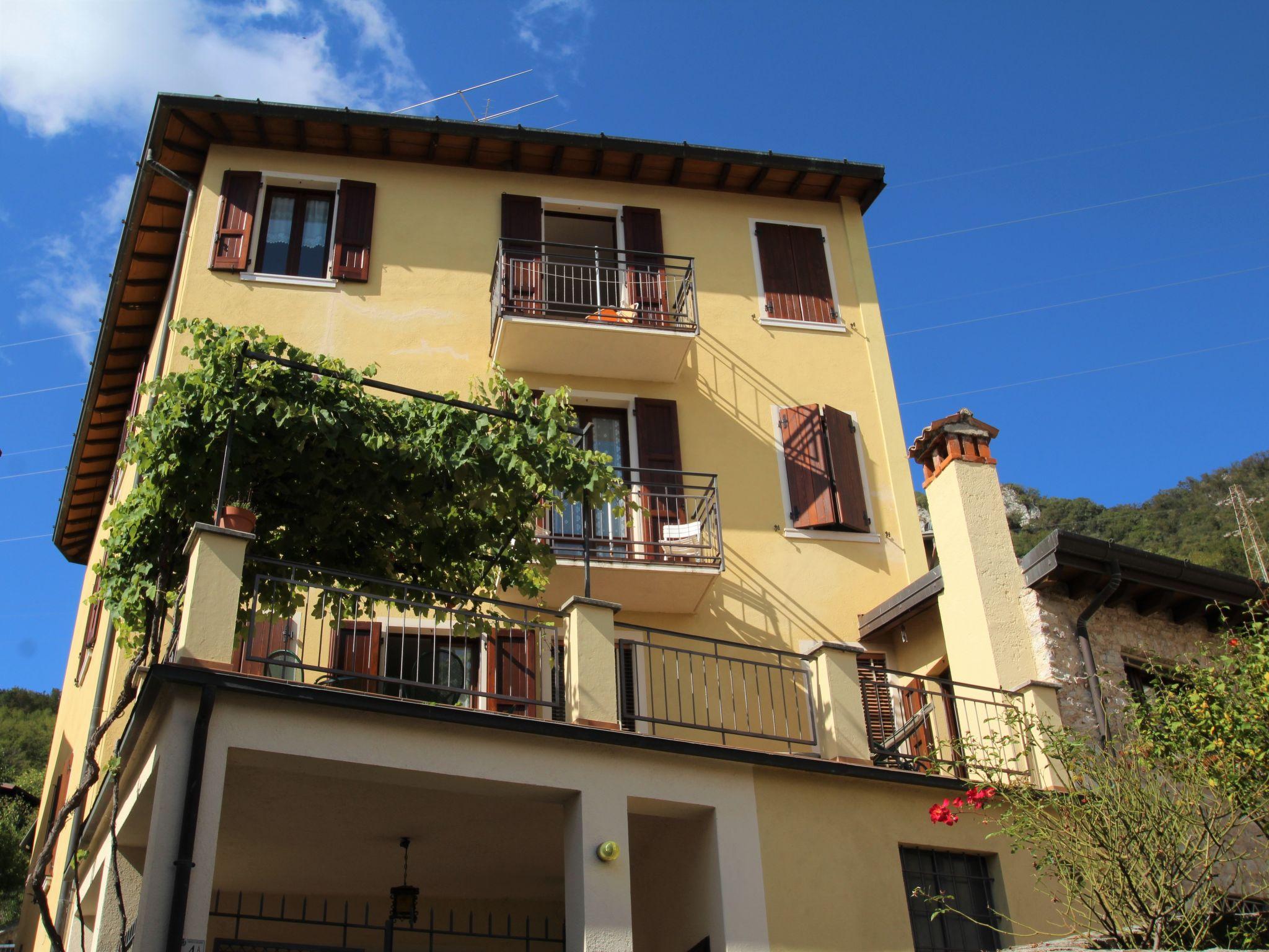 Photo 1 - Appartement de 3 chambres à Gargnano avec terrasse