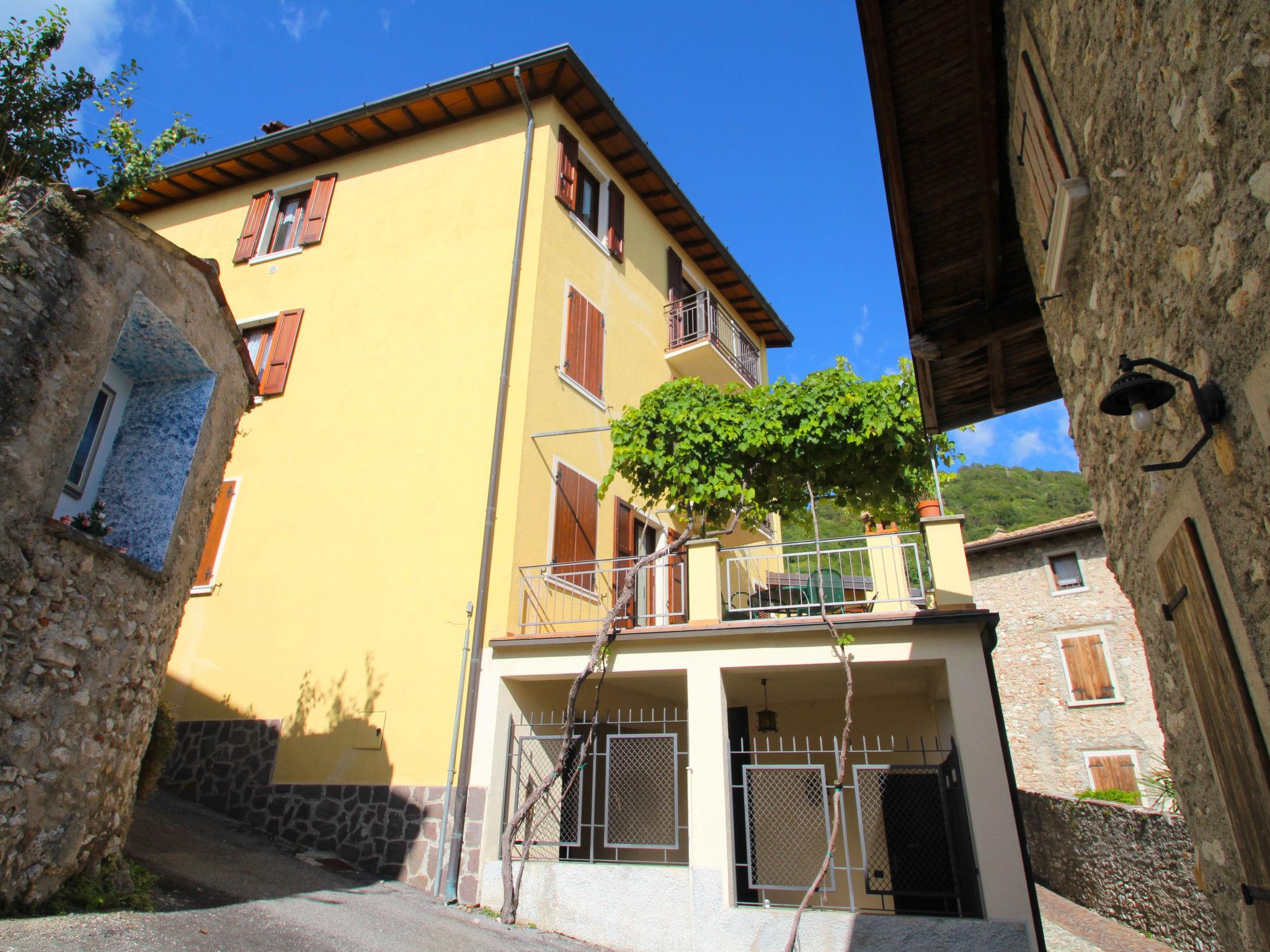 Foto 4 - Apartamento de 1 habitación en Gargnano con vistas a la montaña