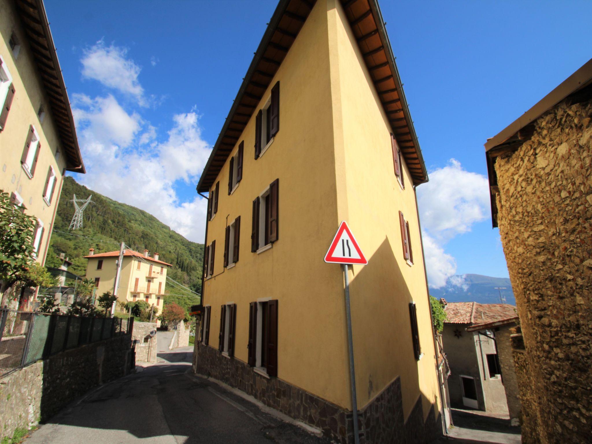 Foto 4 - Apartment mit 2 Schlafzimmern in Gargnano mit blick auf die berge