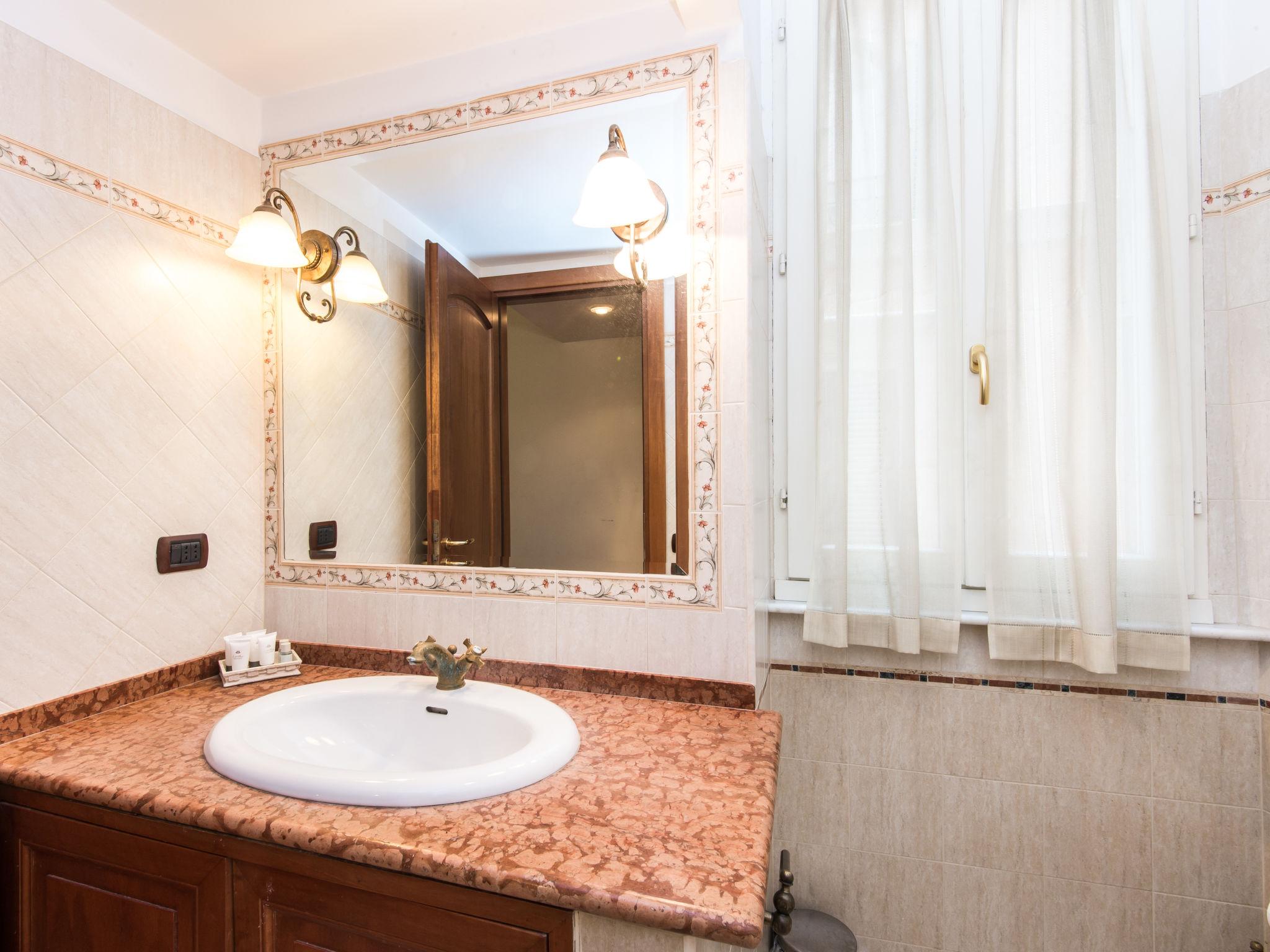 Foto 15 - Apartamento de 1 habitación en Roma