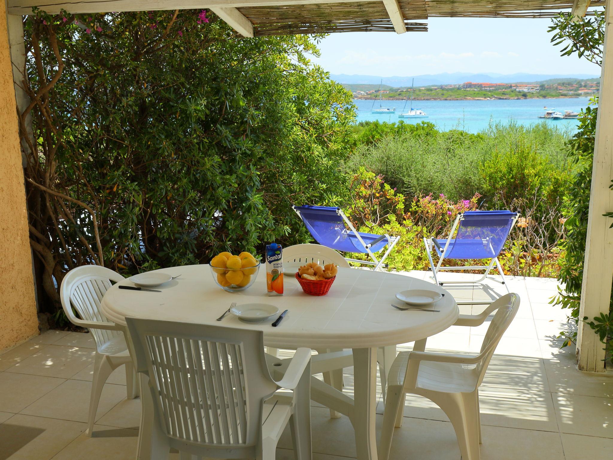 Photo 1 - Appartement de 2 chambres à Golfo Aranci avec jardin et vues à la mer