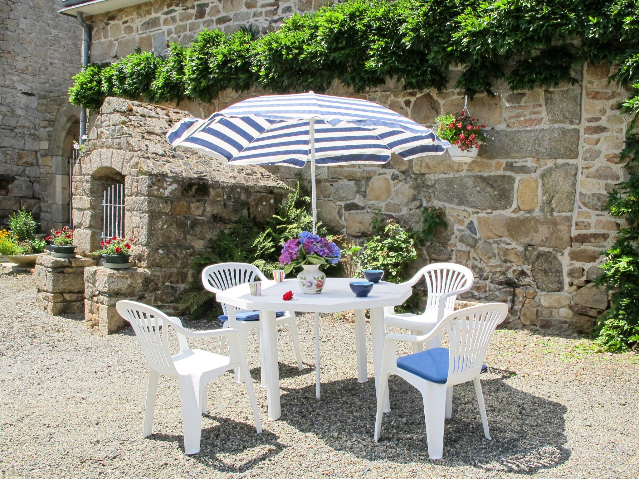 Foto 17 - Casa con 2 camere da letto a Ploumilliau con piscina privata e giardino