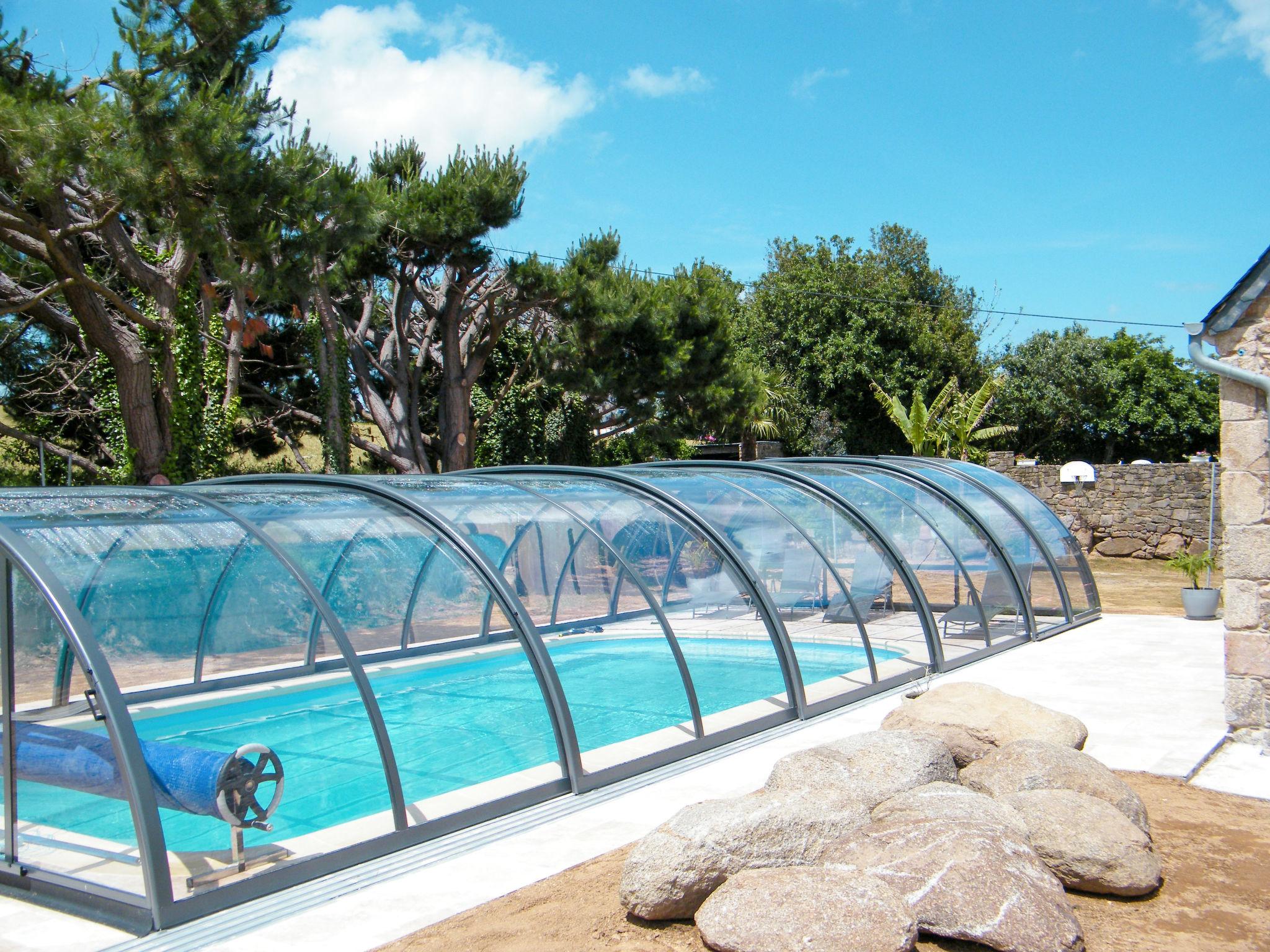 Foto 3 - Casa de 2 quartos em Ploumilliau com piscina privada e jardim