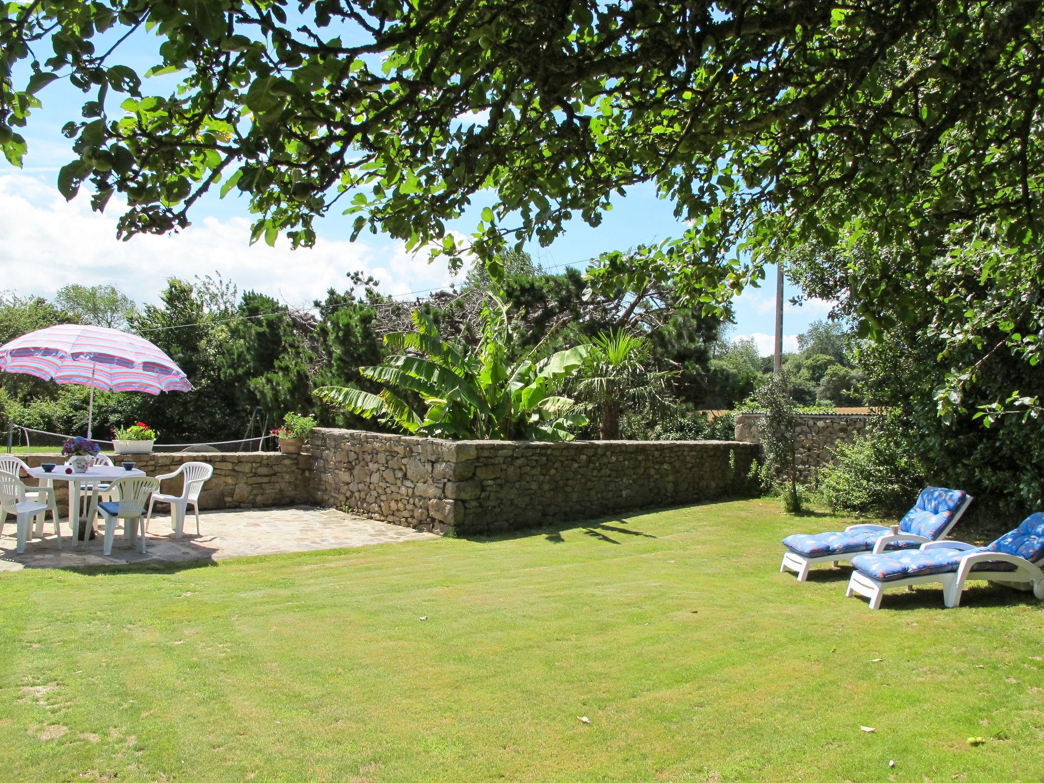 Photo 2 - Maison de 2 chambres à Ploumilliau avec piscine et jardin