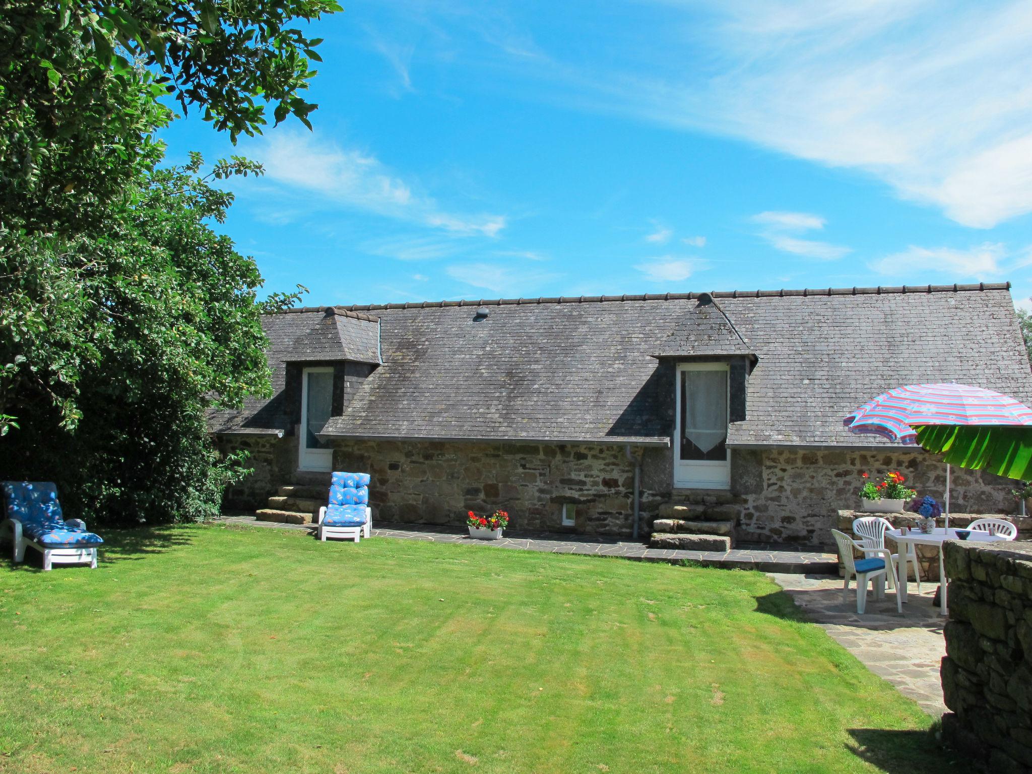 Photo 14 - Maison de 2 chambres à Ploumilliau avec piscine et jardin