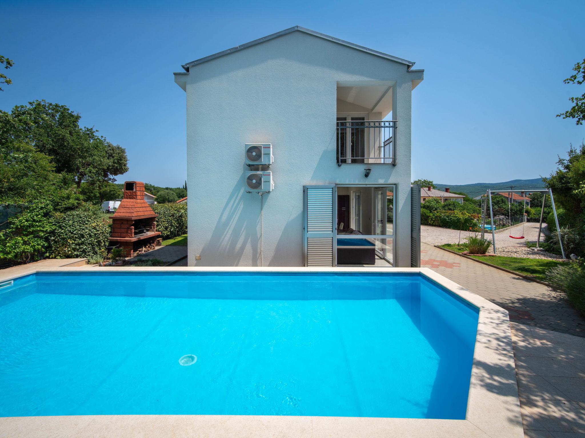 Foto 47 - Haus mit 6 Schlafzimmern in Krk mit privater pool und garten