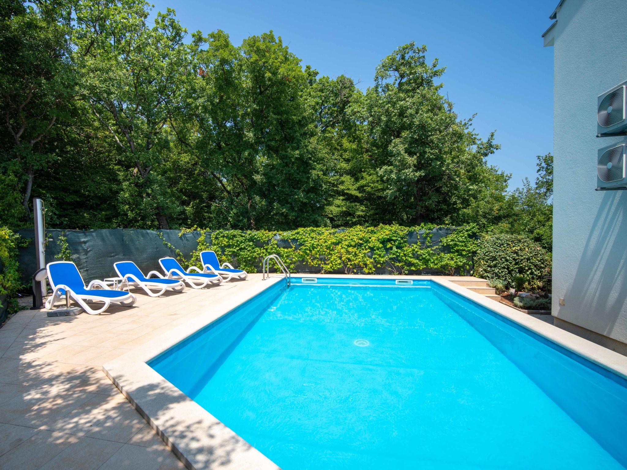 Photo 2 - Maison de 3 chambres à Krk avec piscine privée et jardin