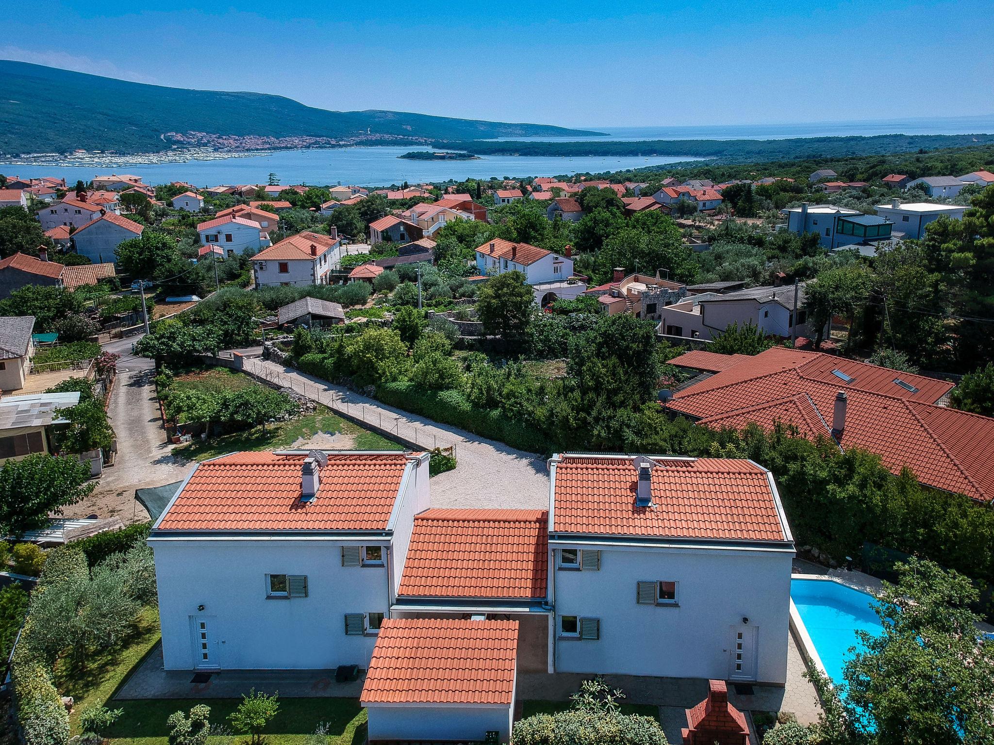 Foto 1 - Casa de 6 habitaciones en Krk con piscina privada y vistas al mar
