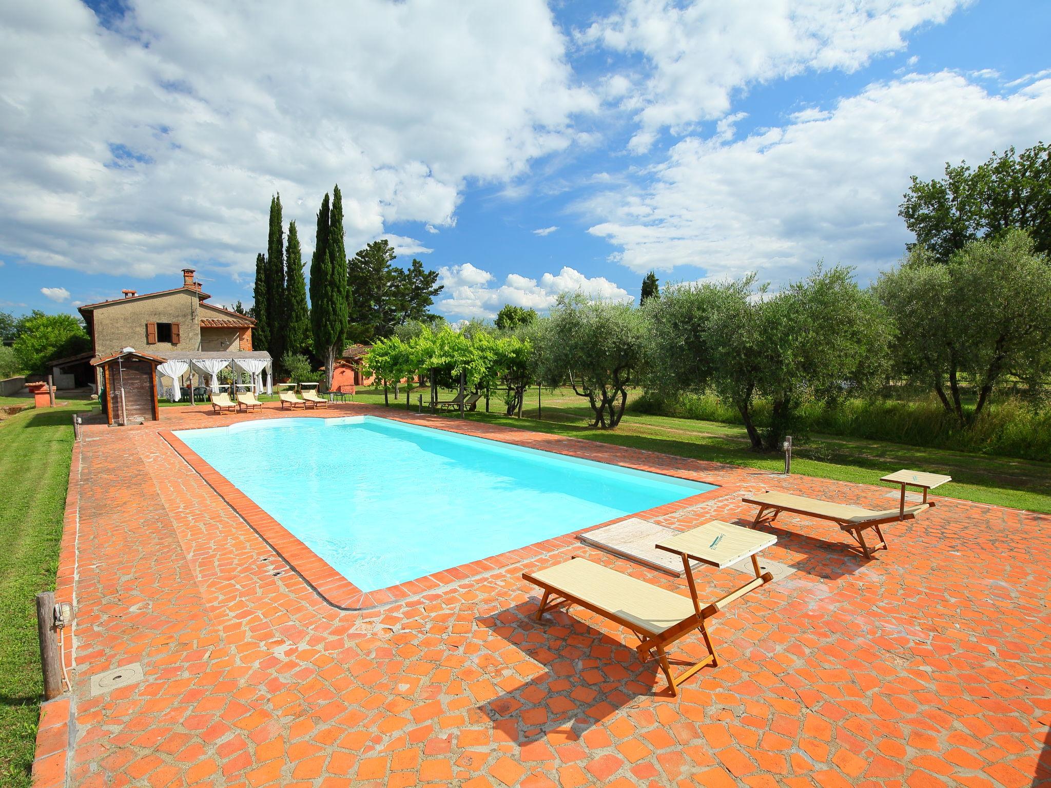 Foto 1 - Casa de 3 habitaciones en Terranuova Bracciolini con piscina privada y jardín